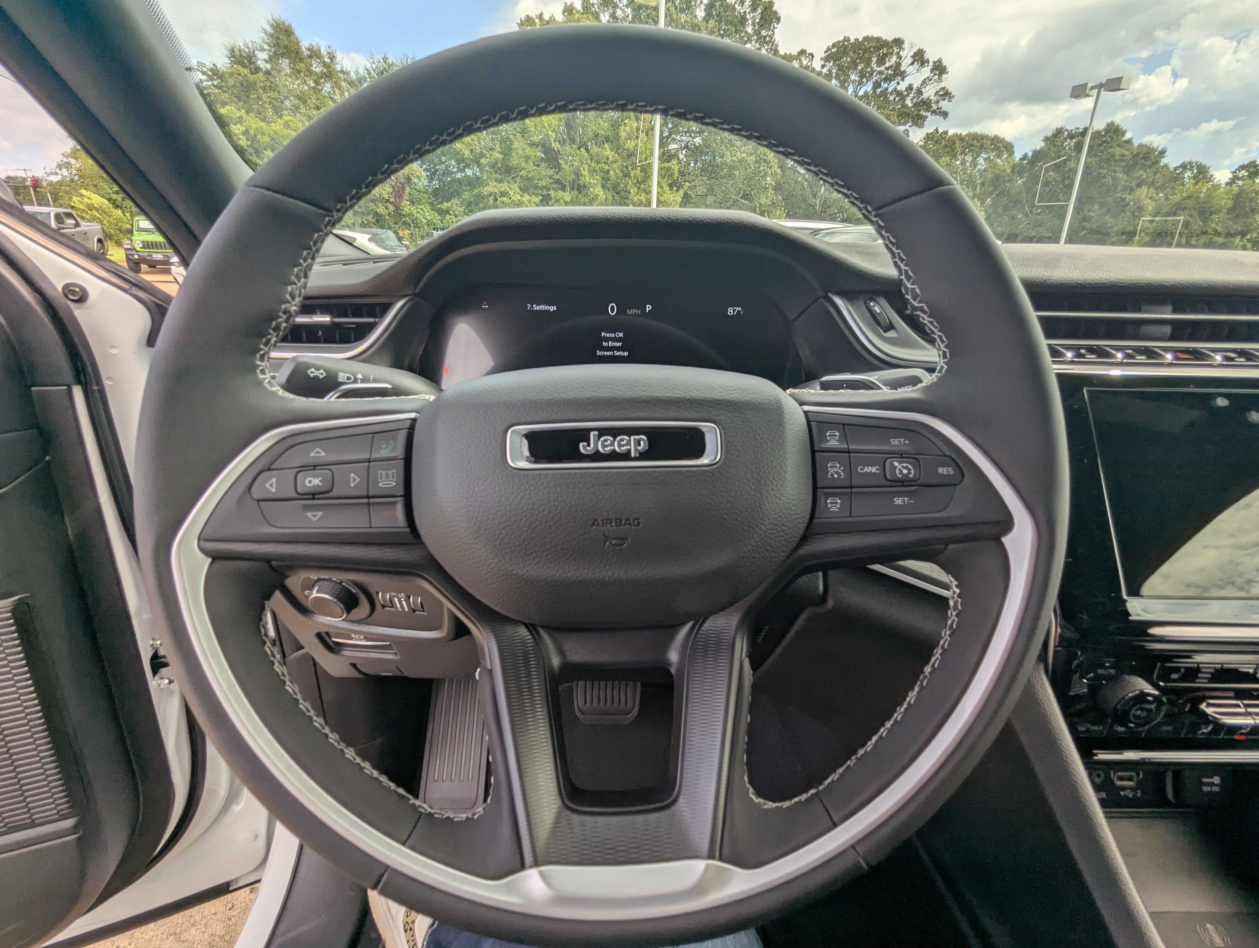 2025 Jeep Grand Cherokee GRAND CHEROKEE LAREDO 4X2