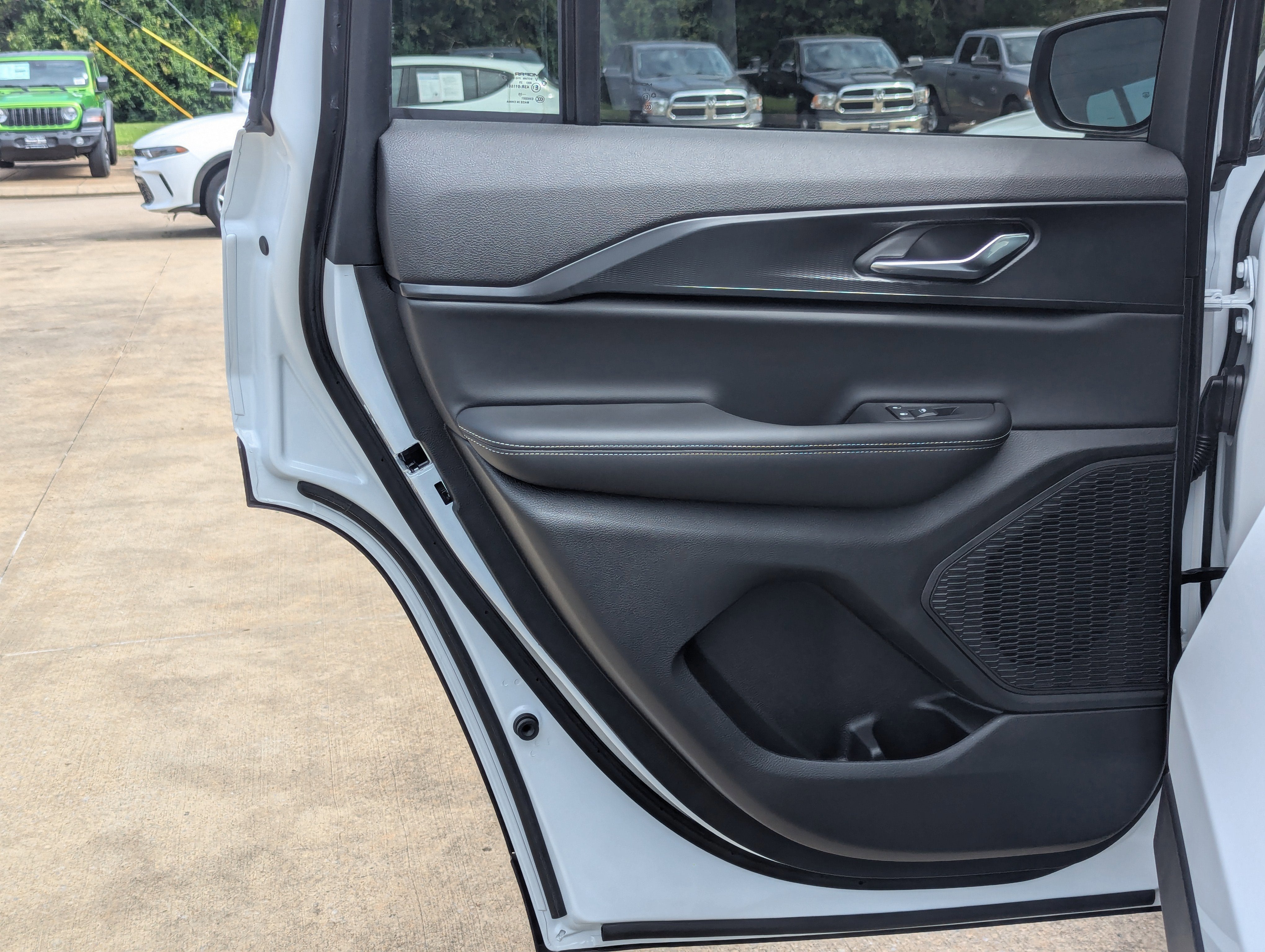 2025 Jeep Grand Cherokee GRAND CHEROKEE LAREDO 4X2