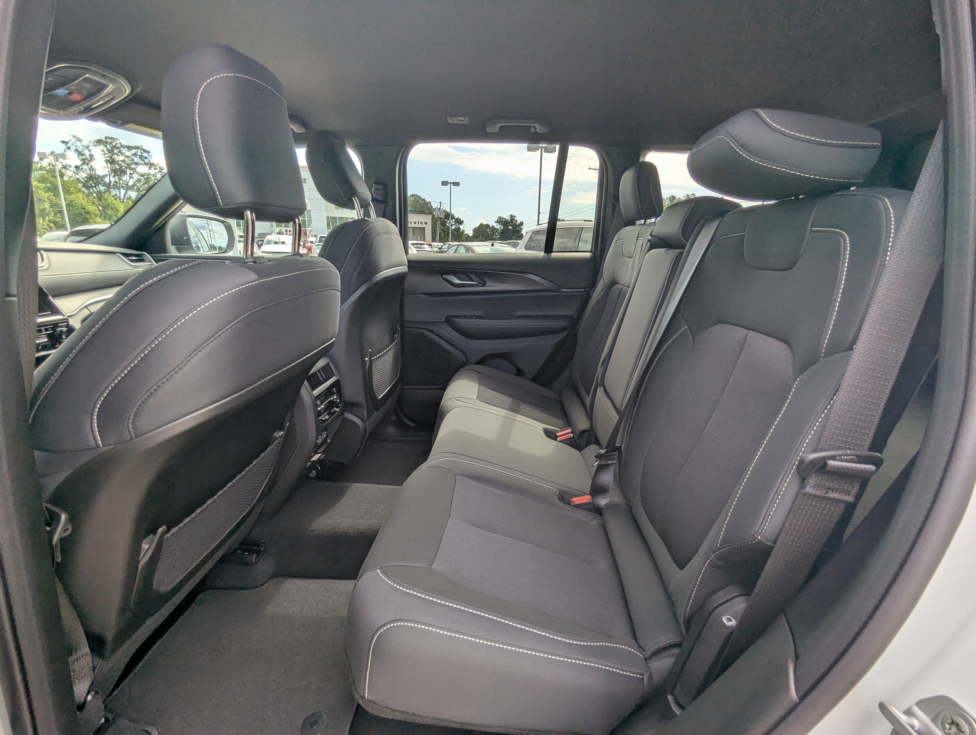 2025 Jeep Grand Cherokee GRAND CHEROKEE LAREDO 4X2