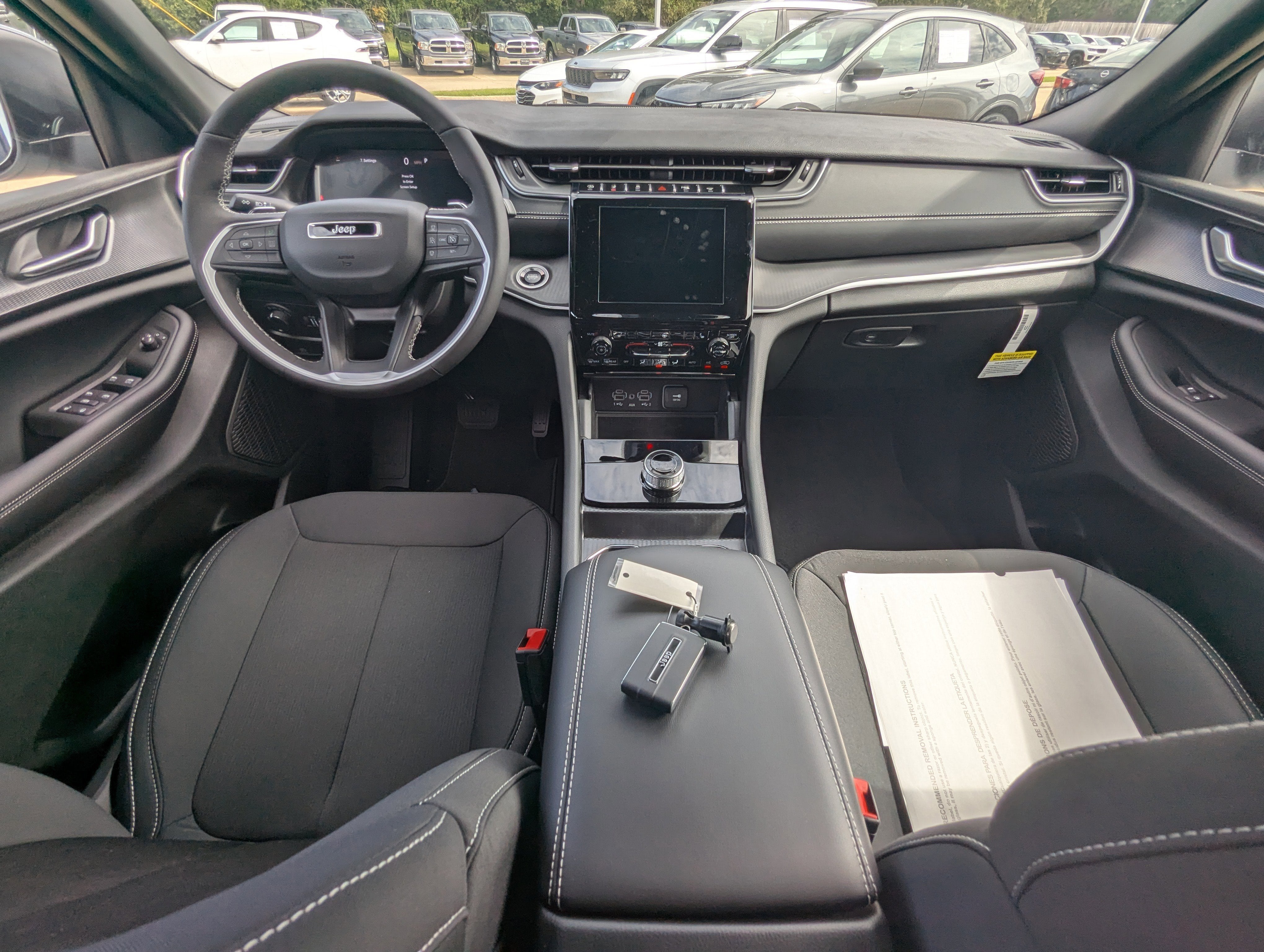 2025 Jeep Grand Cherokee GRAND CHEROKEE LAREDO 4X2