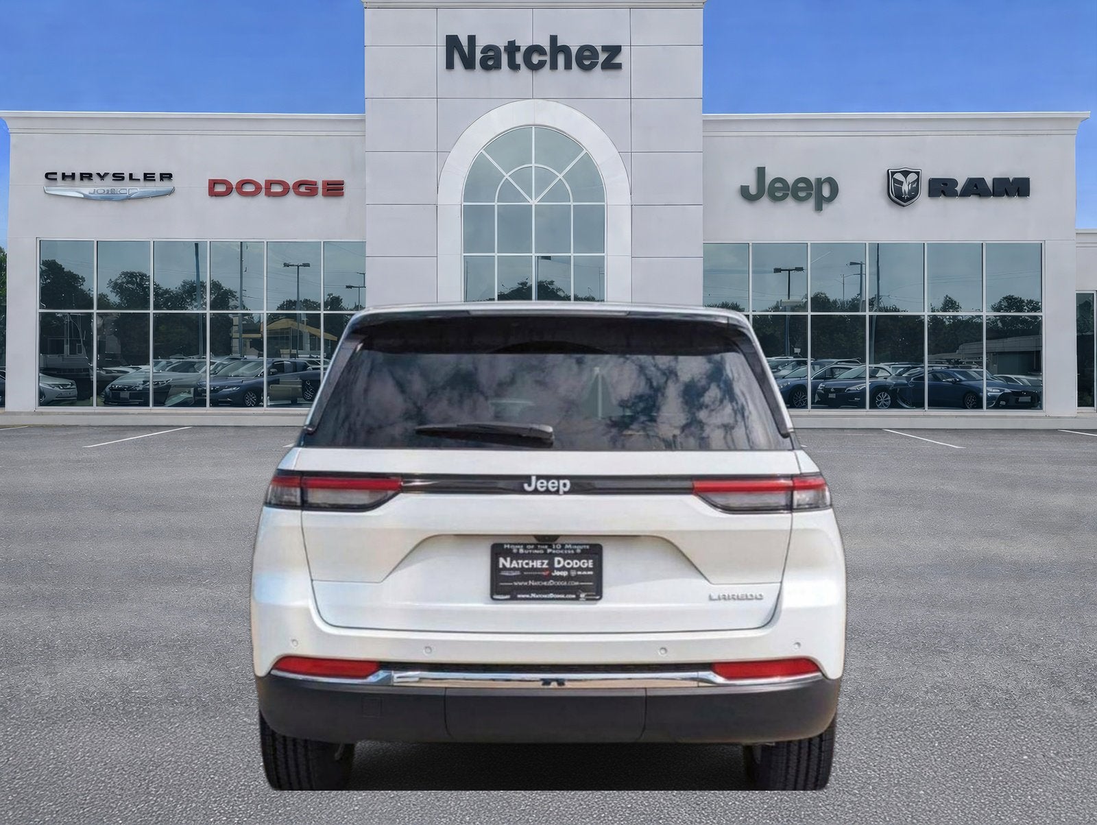 2025 Jeep Grand Cherokee GRAND CHEROKEE LAREDO 4X2