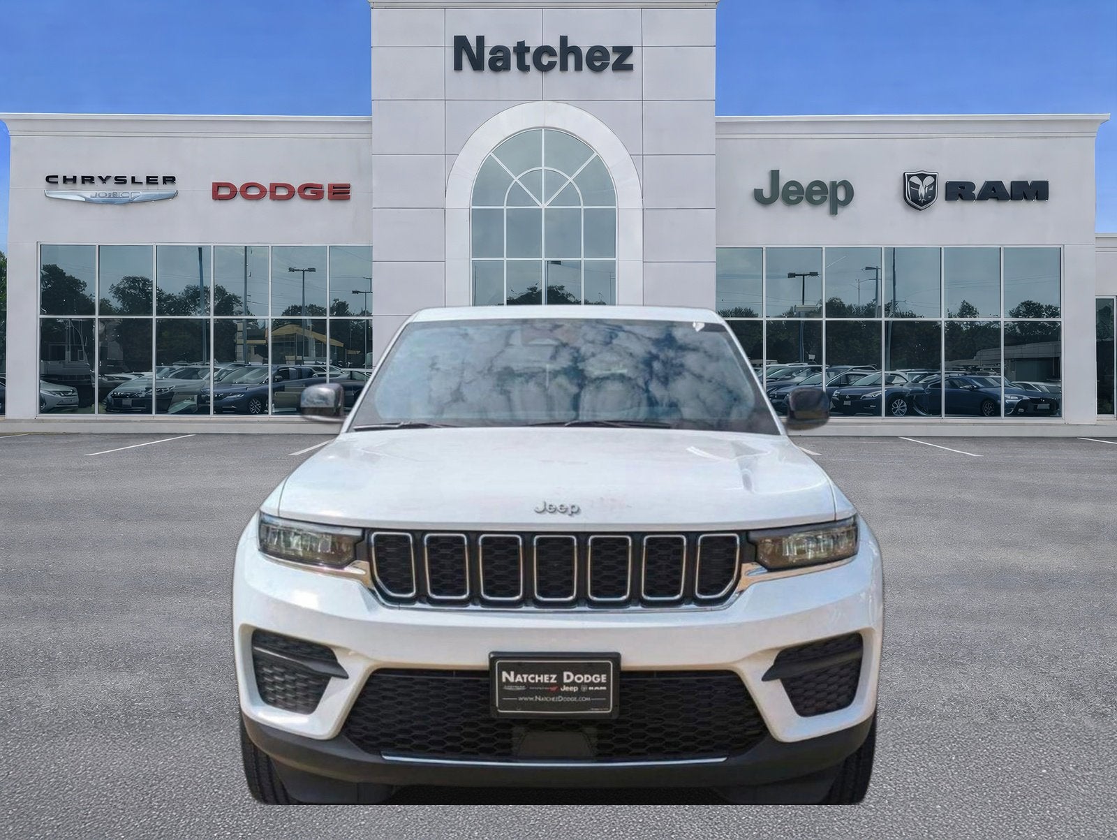 2025 Jeep Grand Cherokee GRAND CHEROKEE LAREDO 4X2