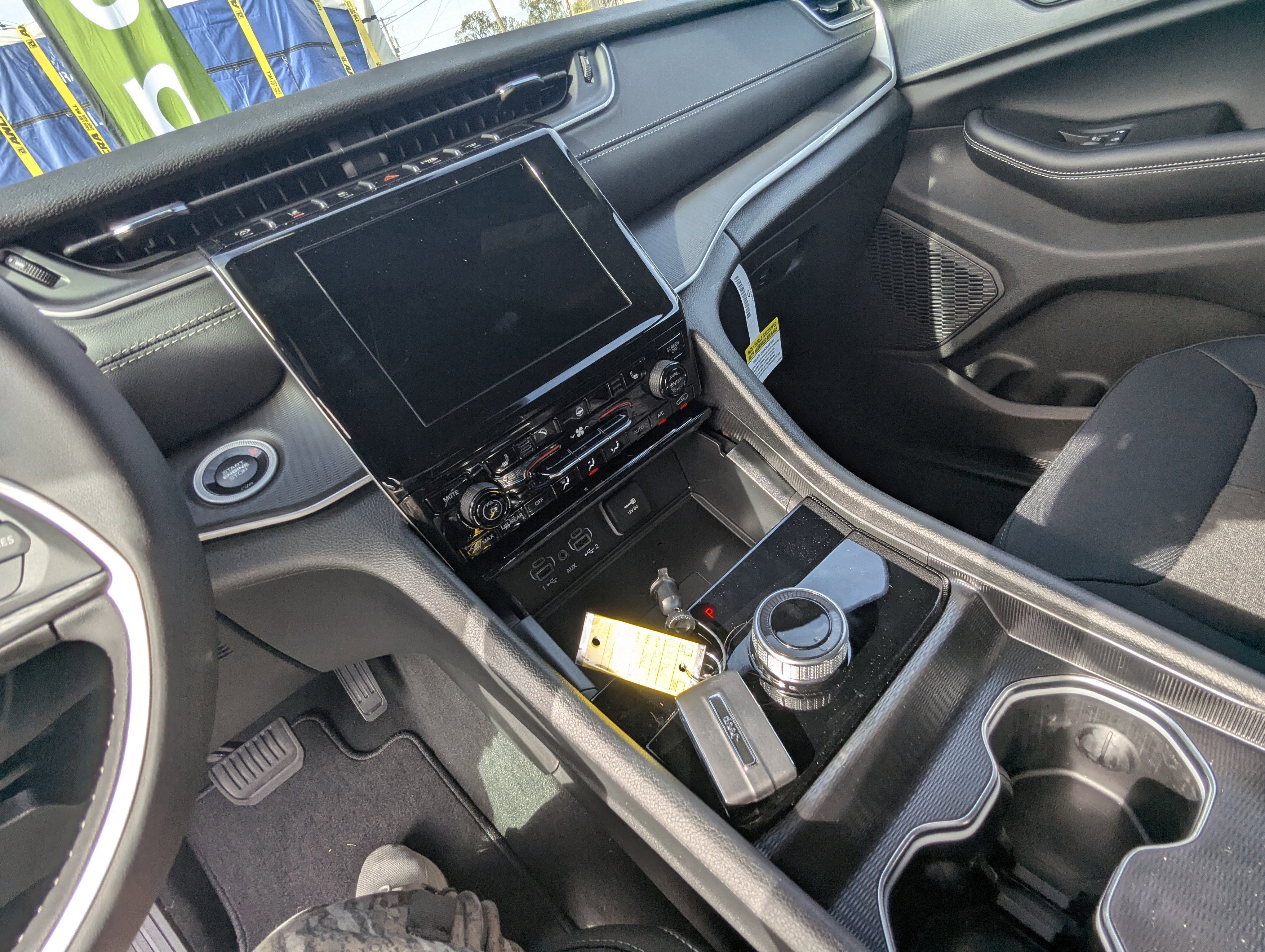 2025 Jeep Grand Cherokee GRAND CHEROKEE LAREDO 4X2