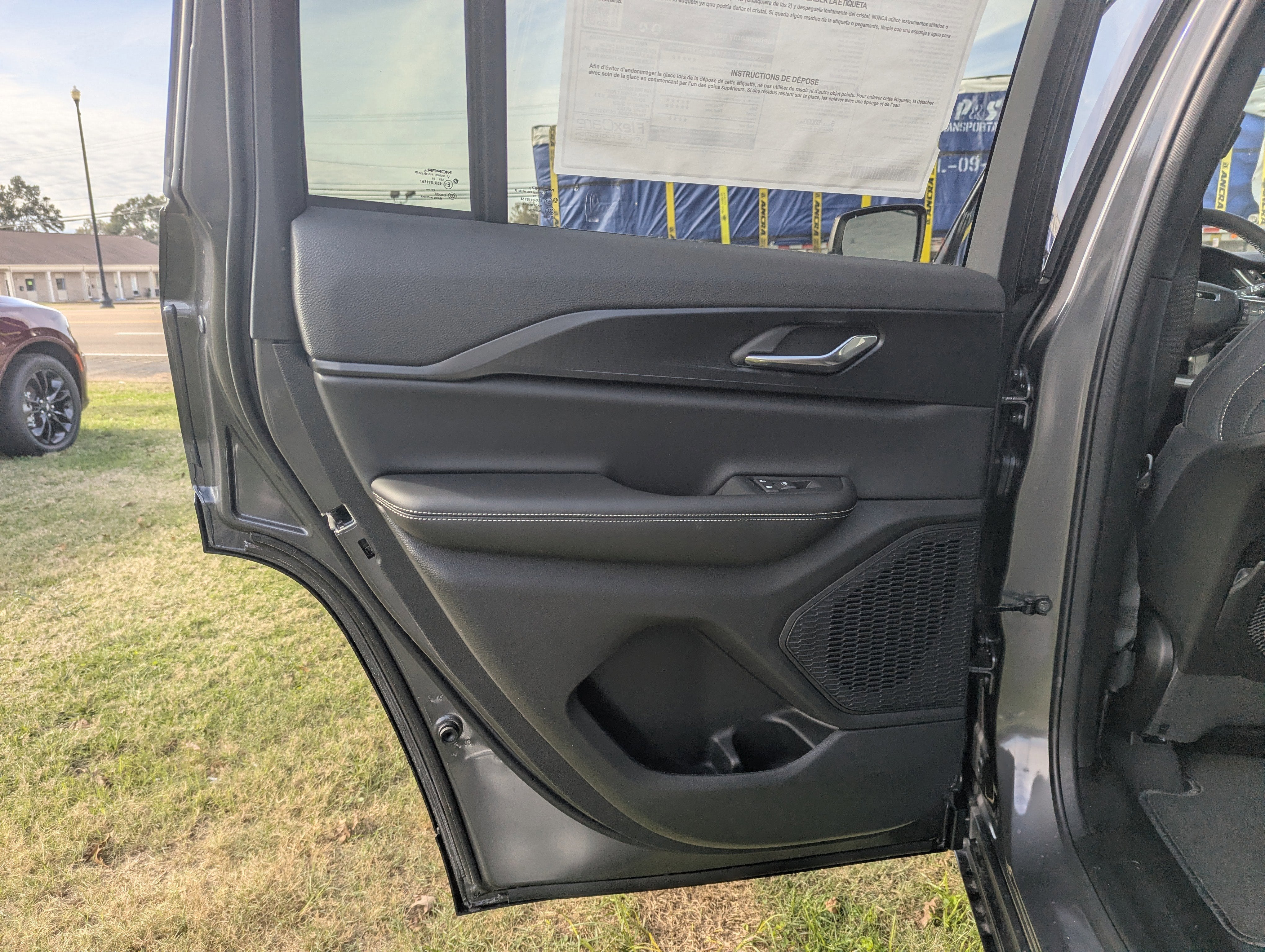 2025 Jeep Grand Cherokee GRAND CHEROKEE LAREDO 4X2