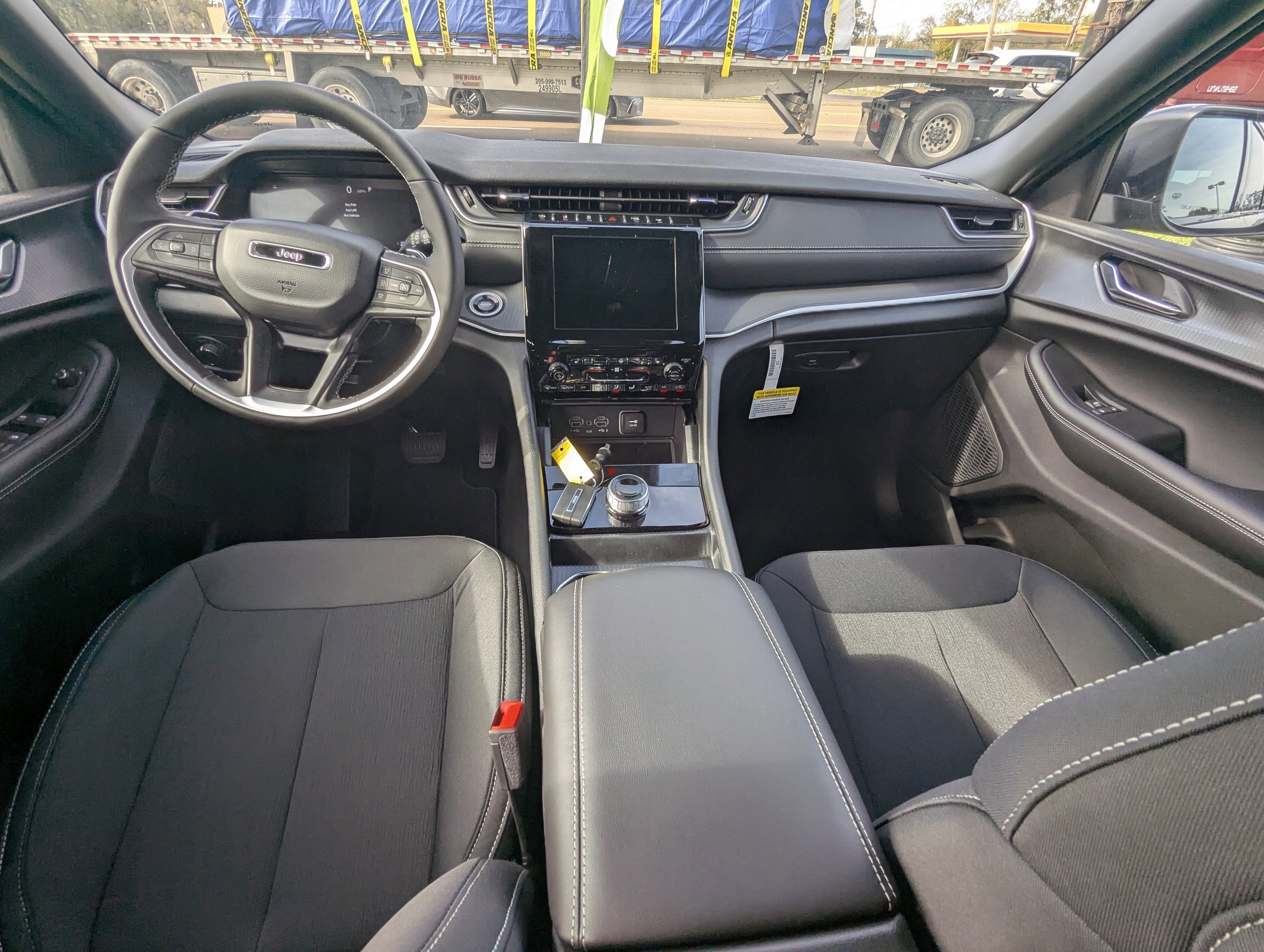 2025 Jeep Grand Cherokee GRAND CHEROKEE LAREDO 4X2