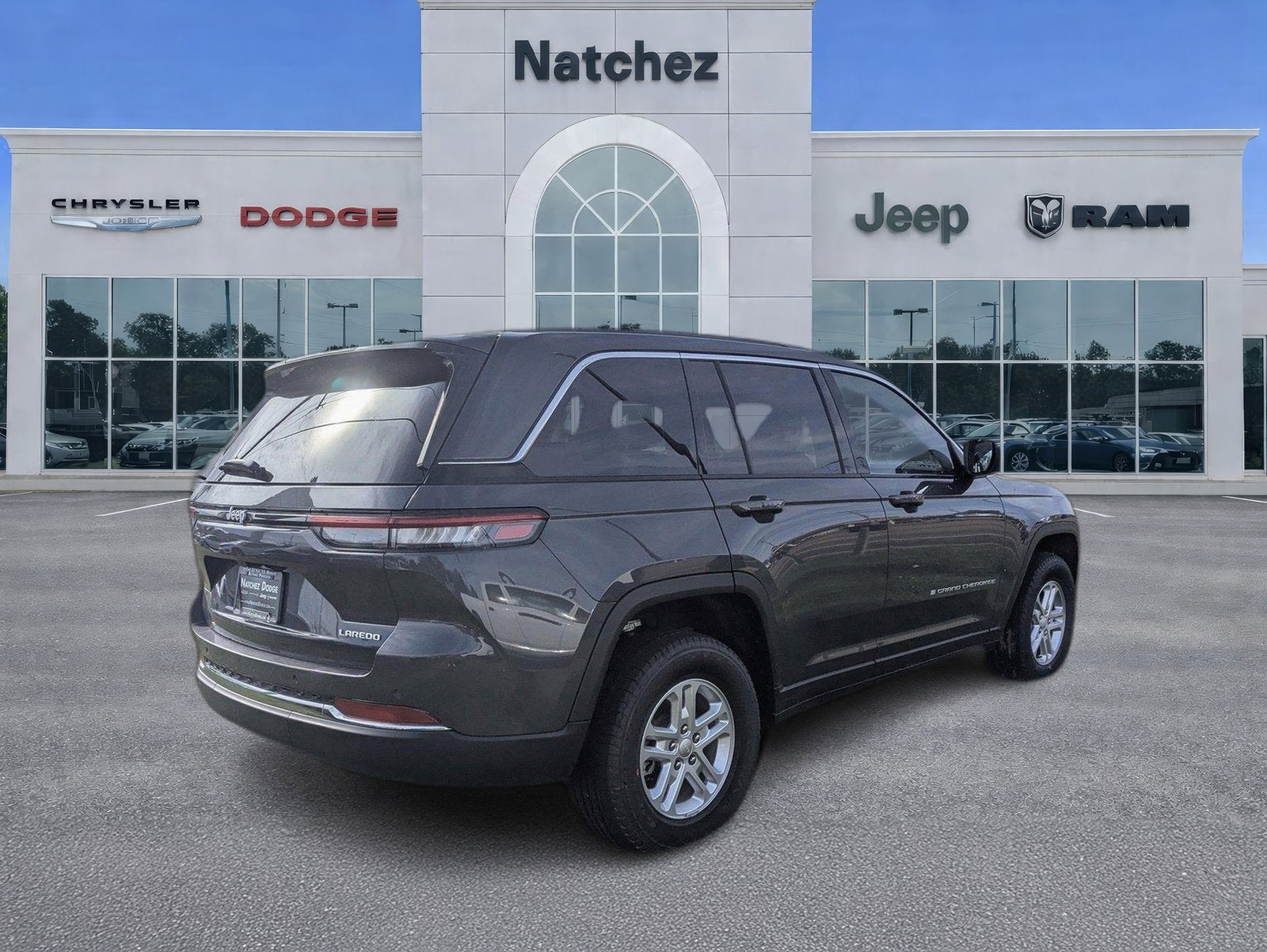 2025 Jeep Grand Cherokee GRAND CHEROKEE LAREDO 4X2