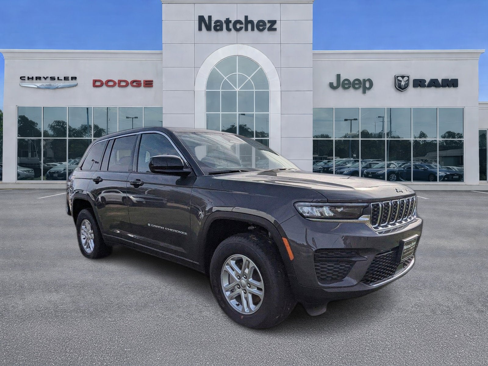 2025 Jeep Grand Cherokee GRAND CHEROKEE LAREDO 4X2