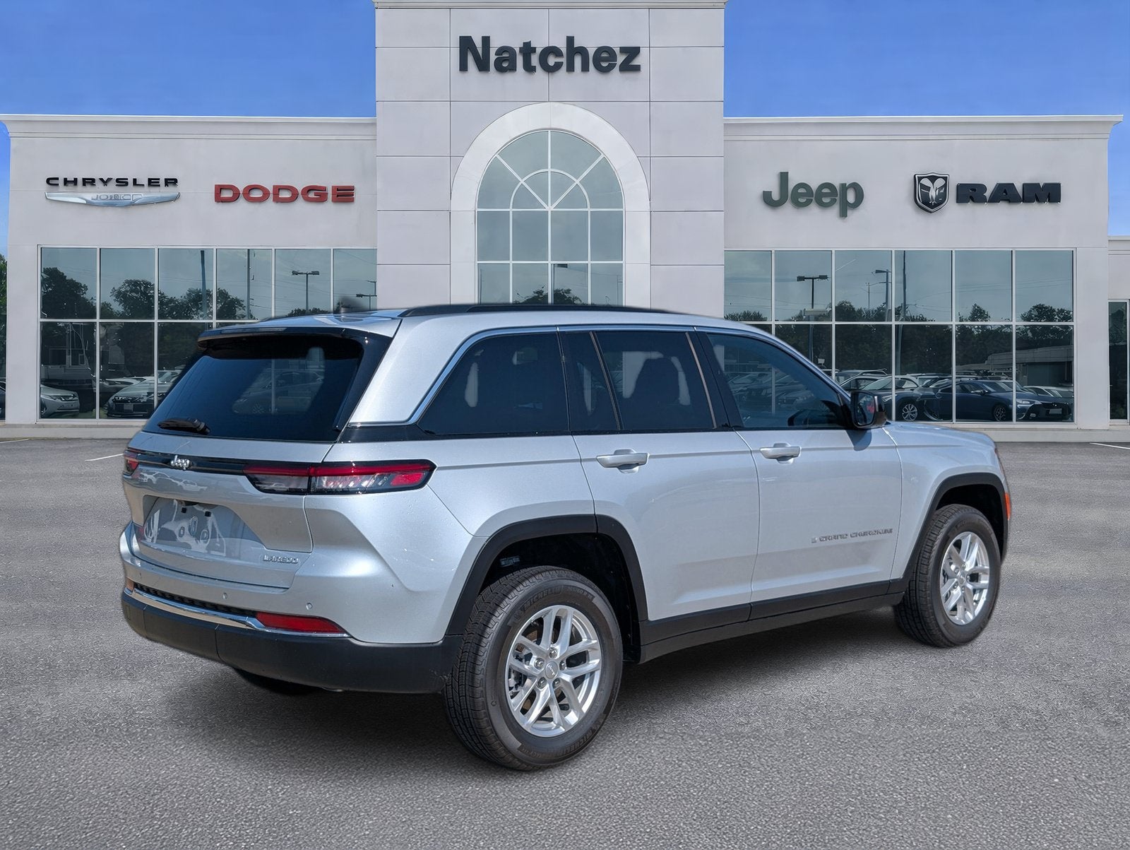 2026 Jeep Grand Cherokee GRAND CHEROKEE LAREDO X 4X2