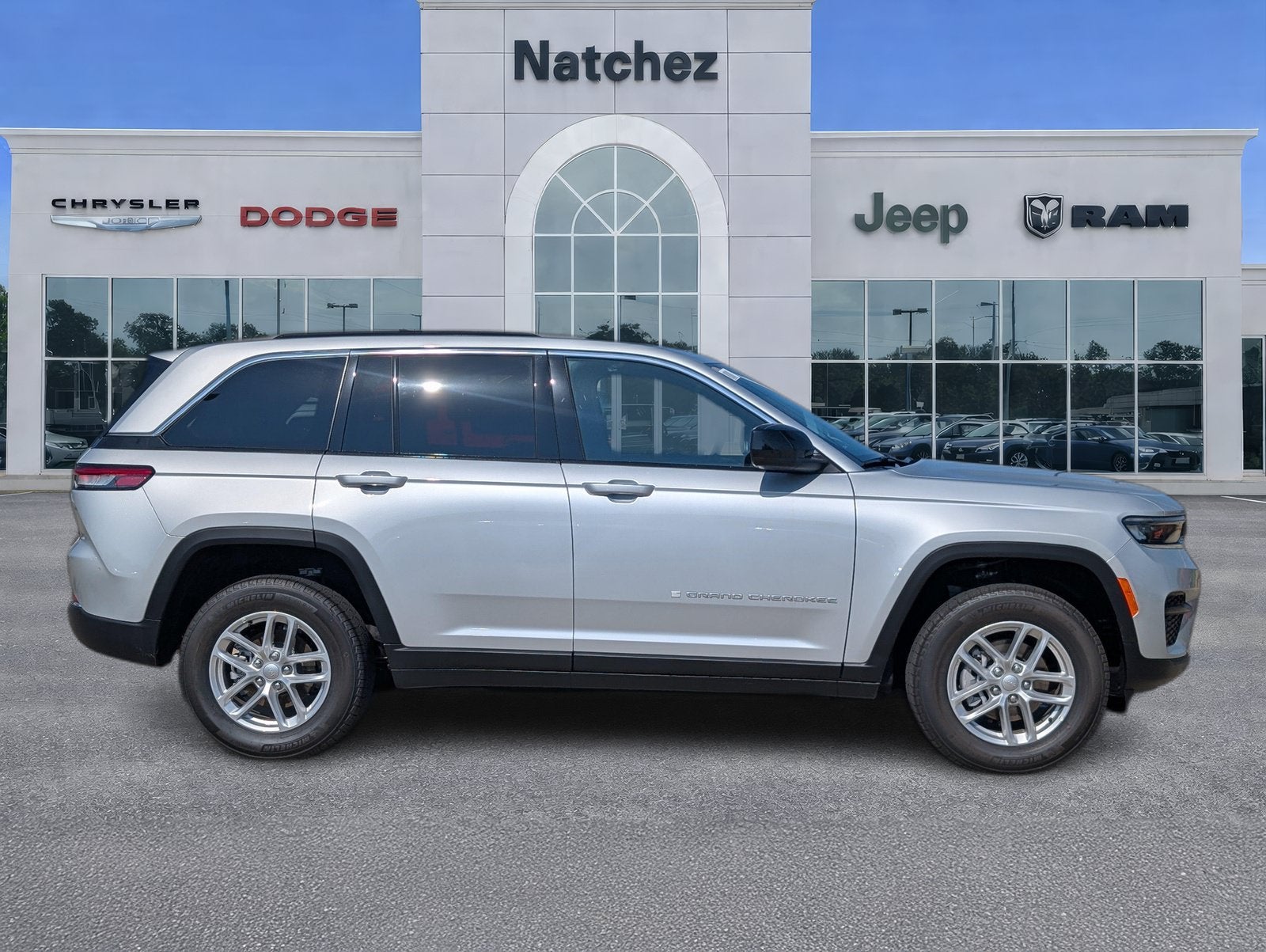 2026 Jeep Grand Cherokee GRAND CHEROKEE LAREDO X 4X2