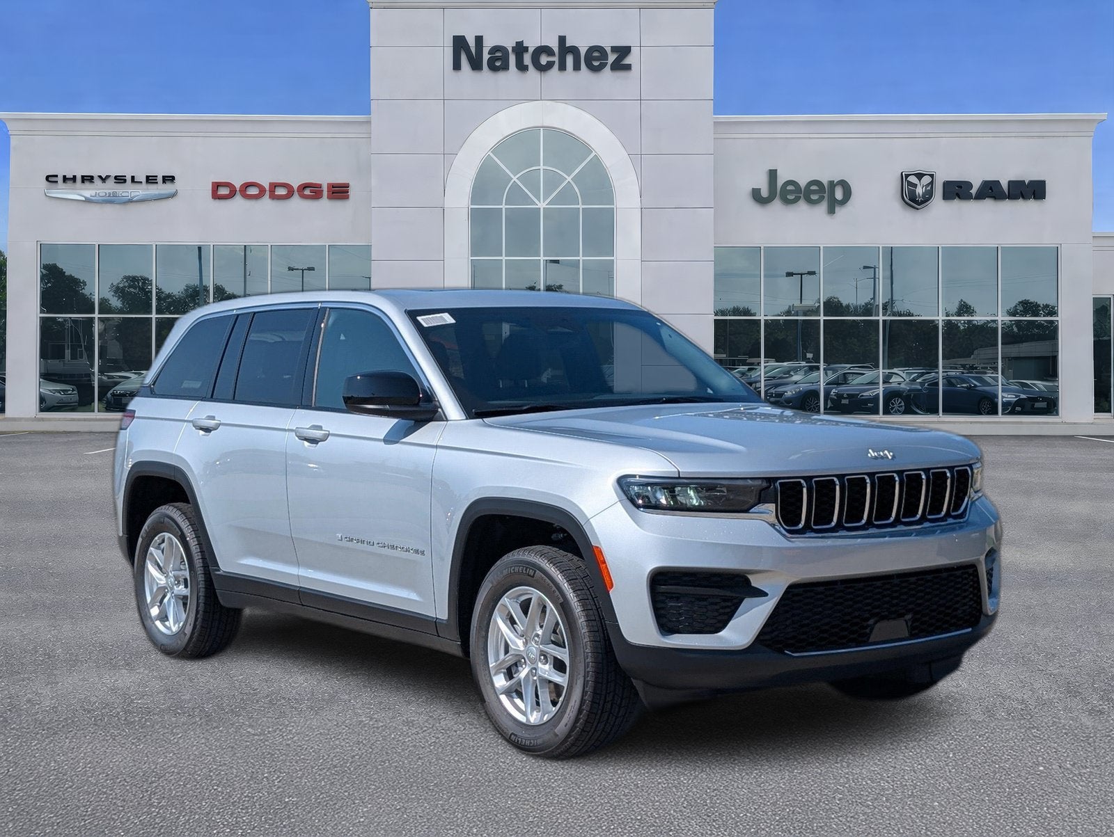 2026 Jeep Grand Cherokee GRAND CHEROKEE LAREDO X 4X2