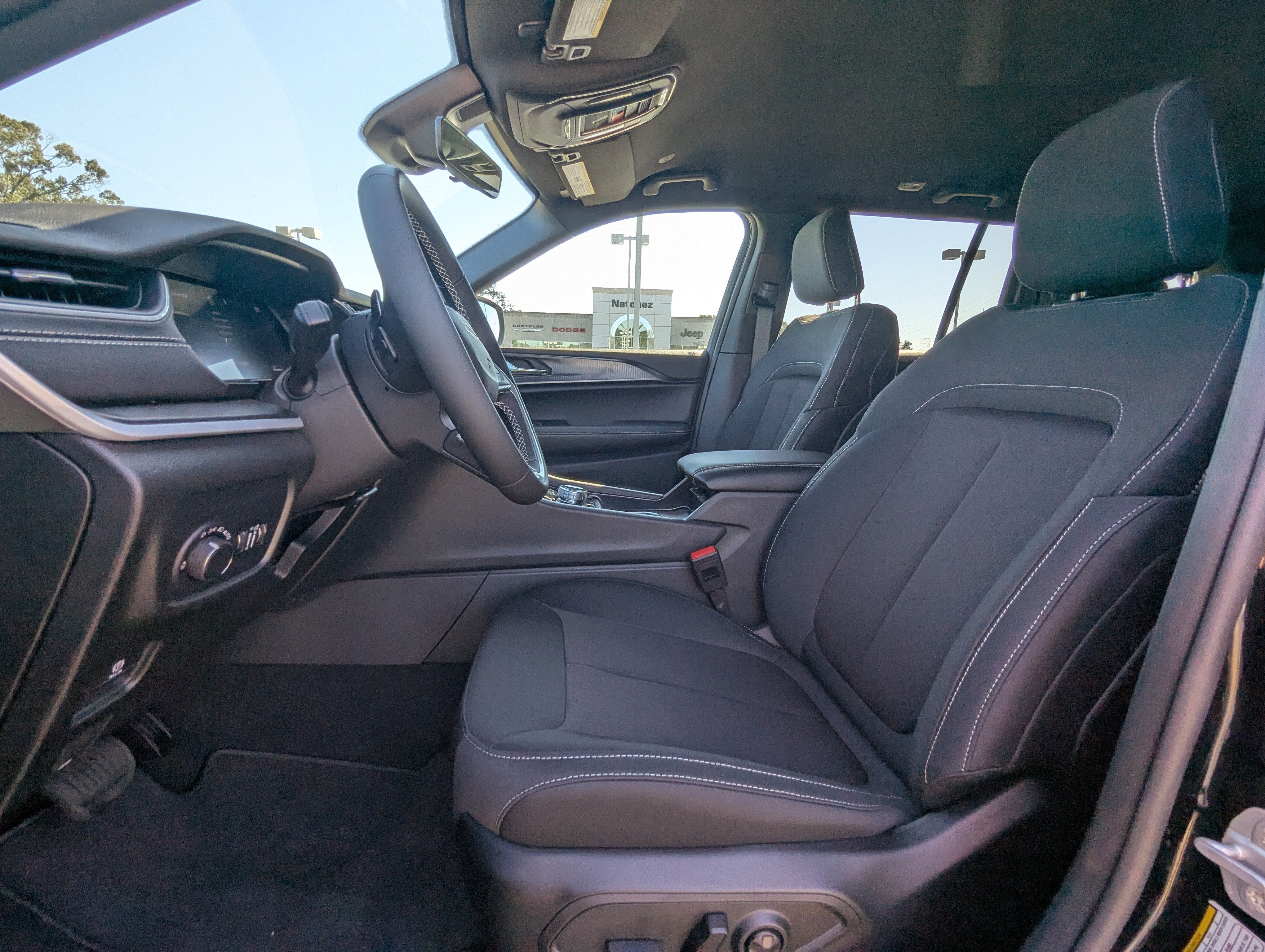 2025 Jeep Grand Cherokee GRAND CHEROKEE LAREDO 4X2