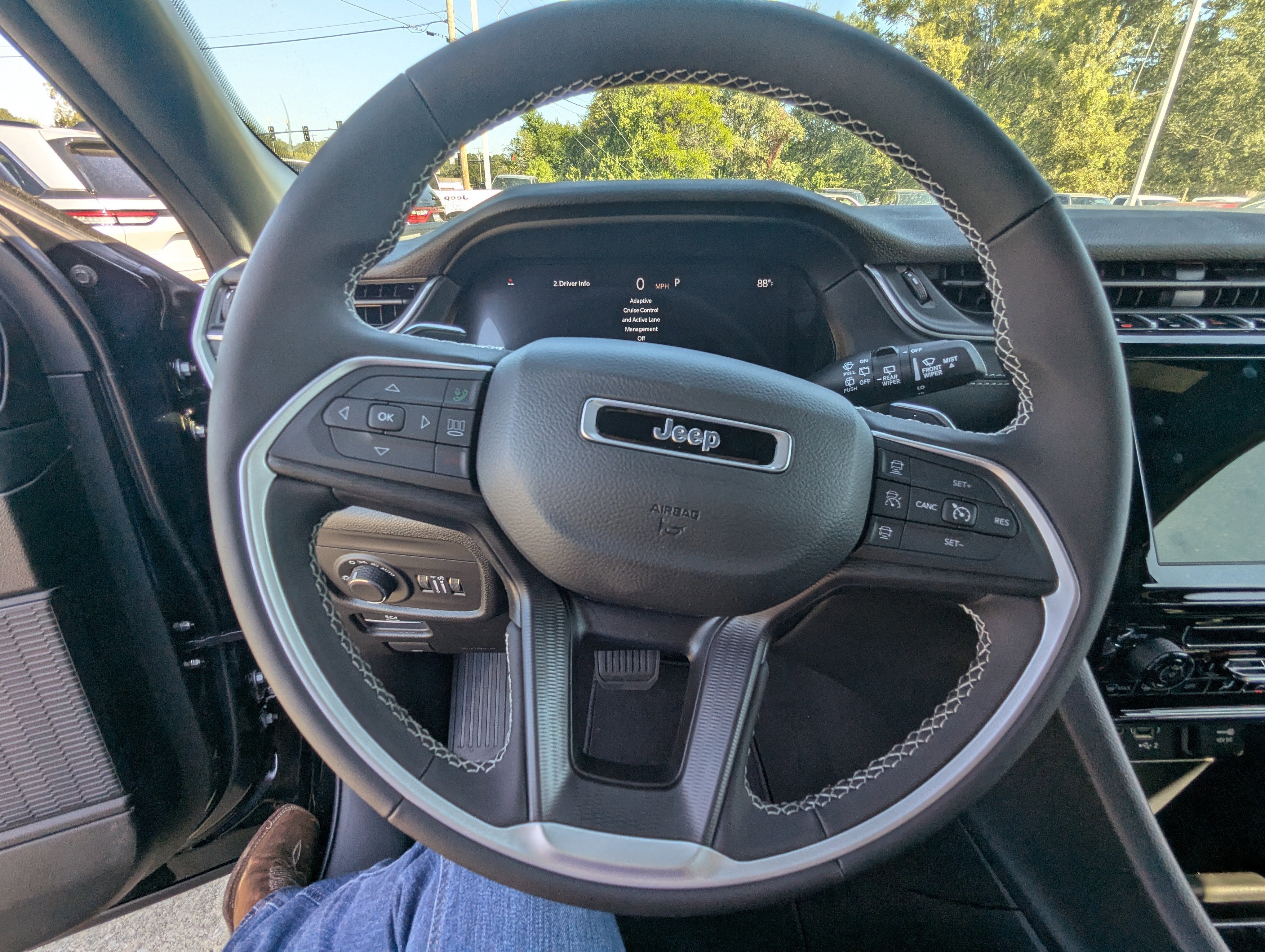 2025 Jeep Grand Cherokee GRAND CHEROKEE LAREDO 4X2