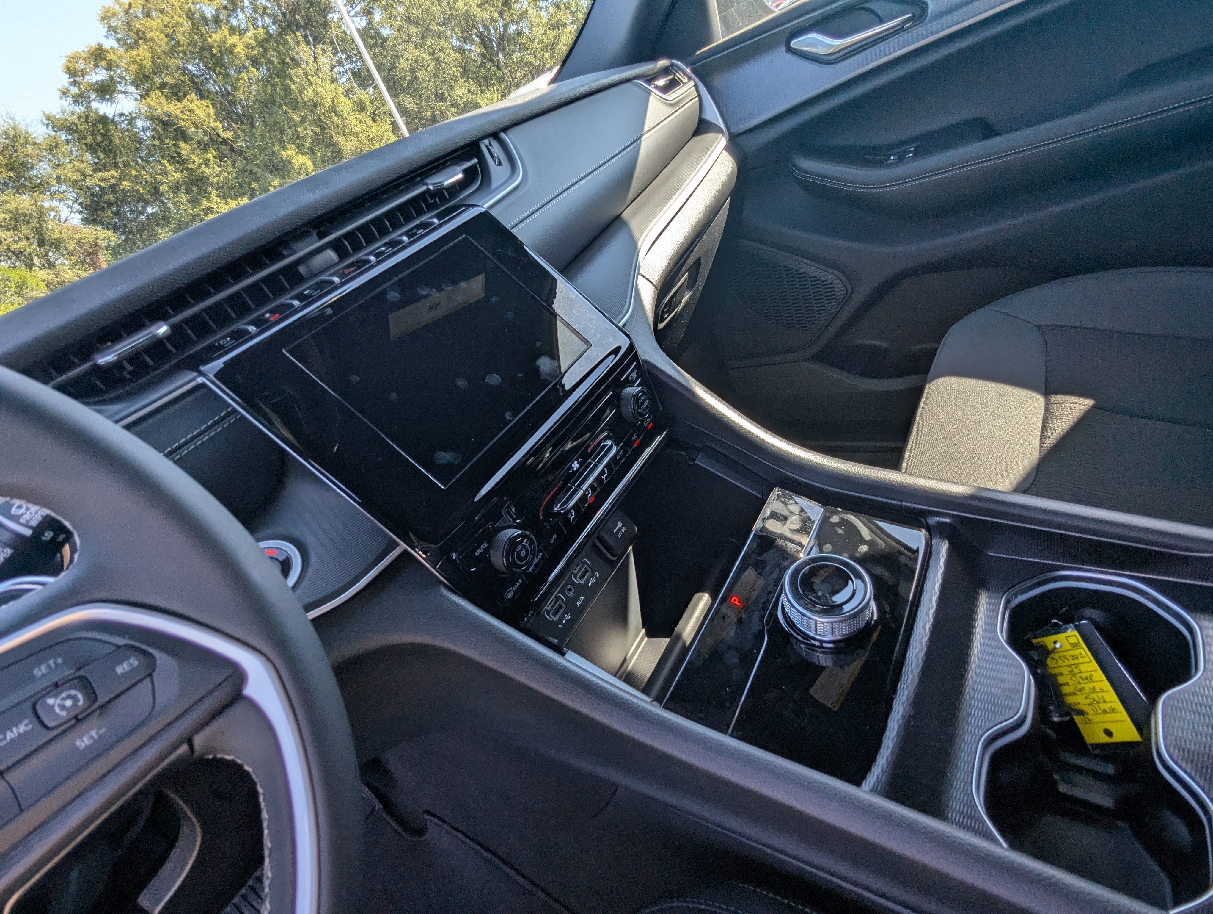 2025 Jeep Grand Cherokee GRAND CHEROKEE LAREDO 4X2