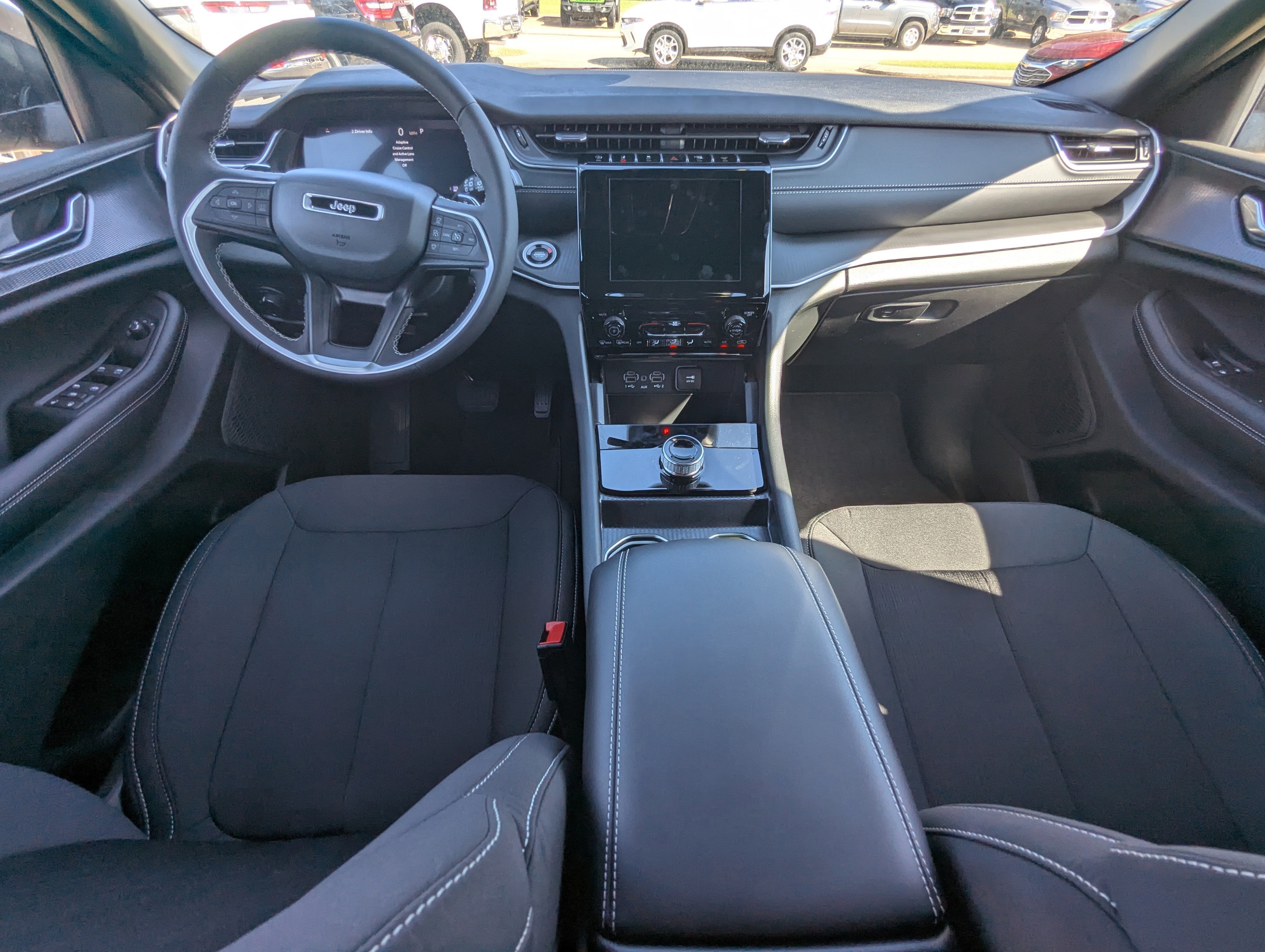 2025 Jeep Grand Cherokee GRAND CHEROKEE LAREDO 4X2