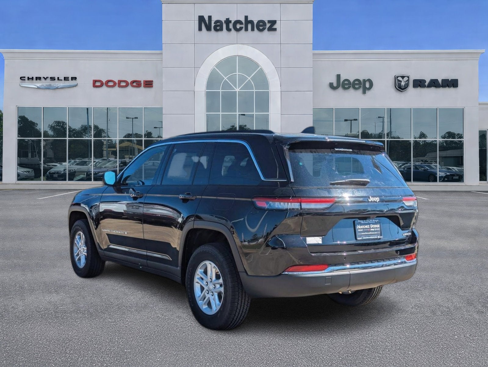 2025 Jeep Grand Cherokee GRAND CHEROKEE LAREDO 4X2