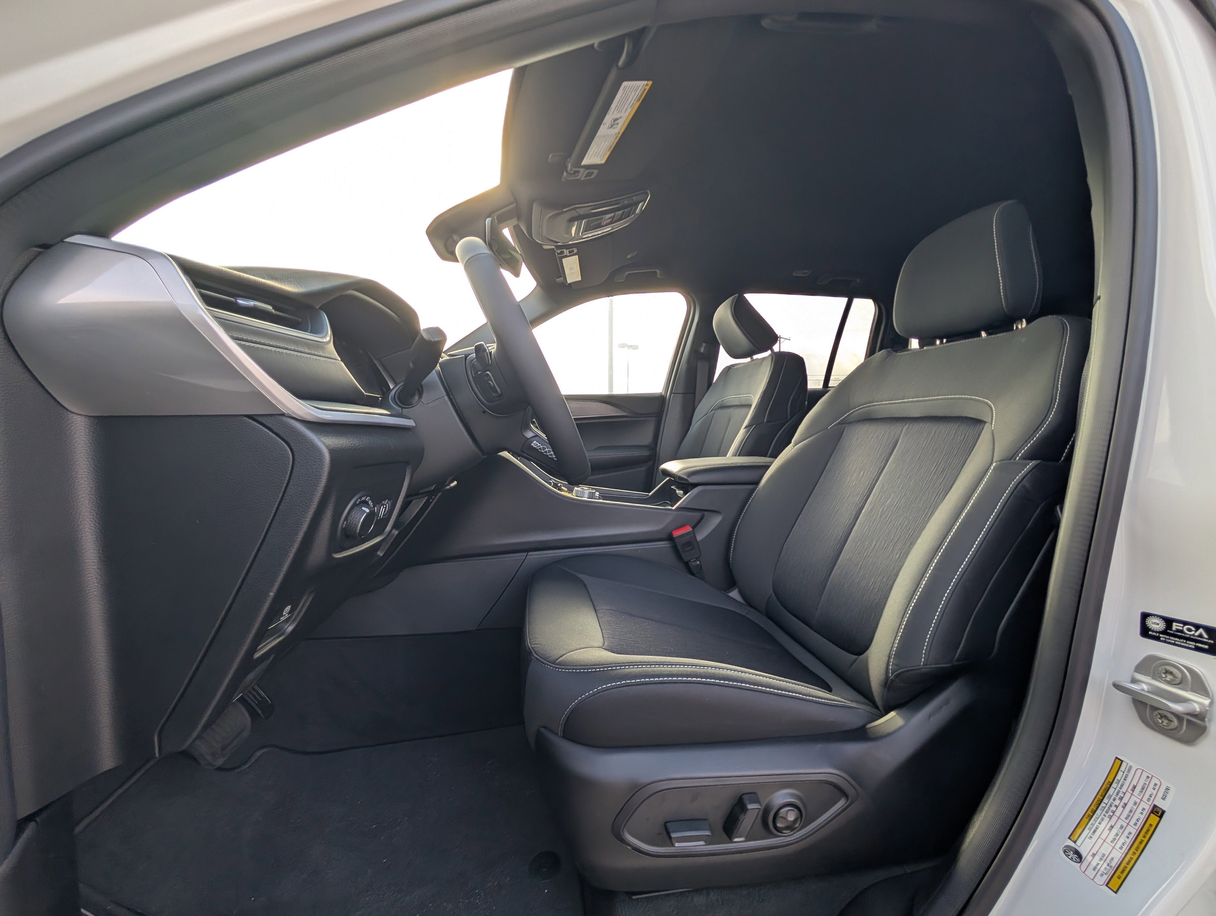 2025 Jeep Grand Cherokee GRAND CHEROKEE LAREDO 4X2