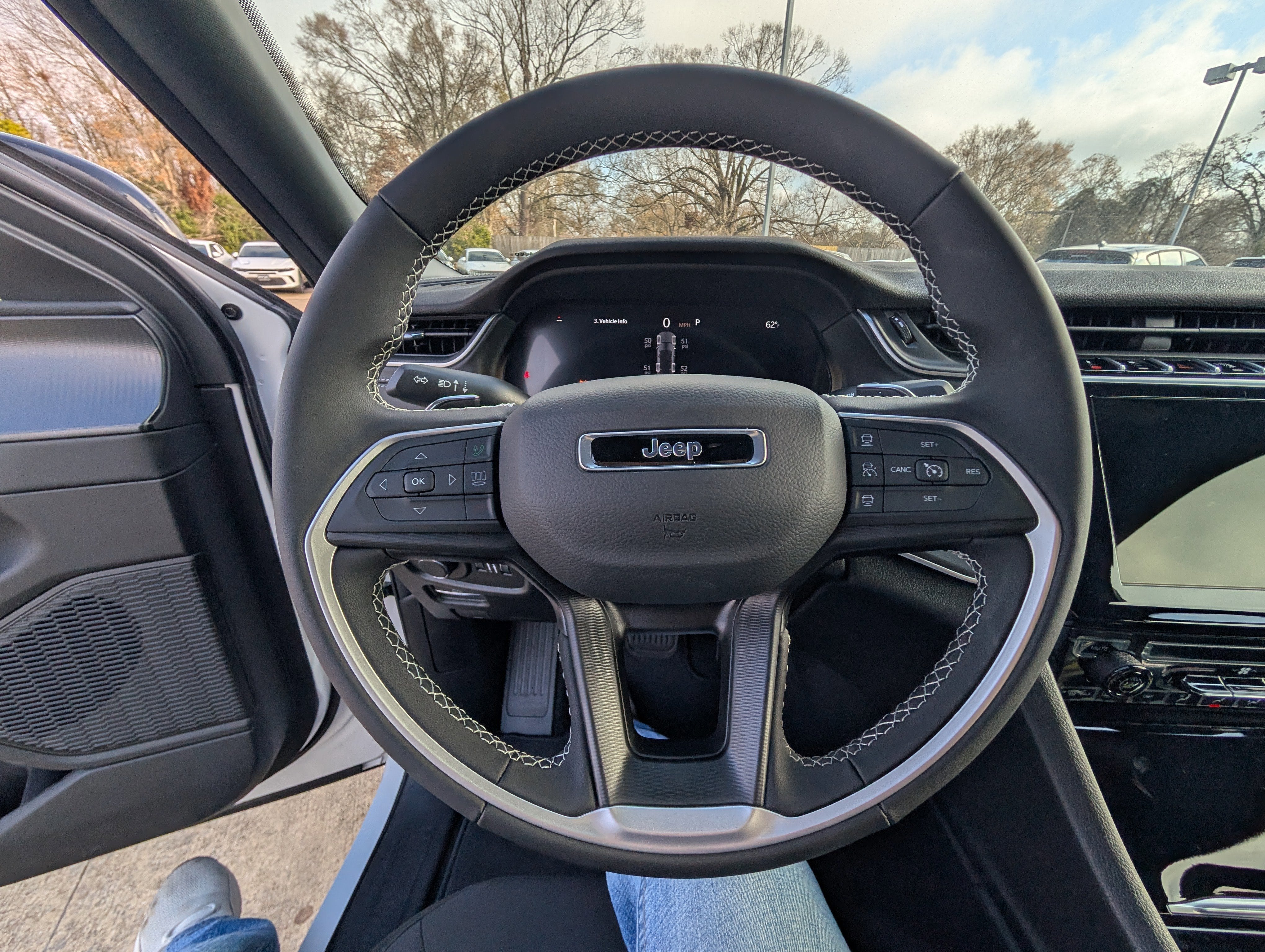 2025 Jeep Grand Cherokee GRAND CHEROKEE LAREDO 4X2