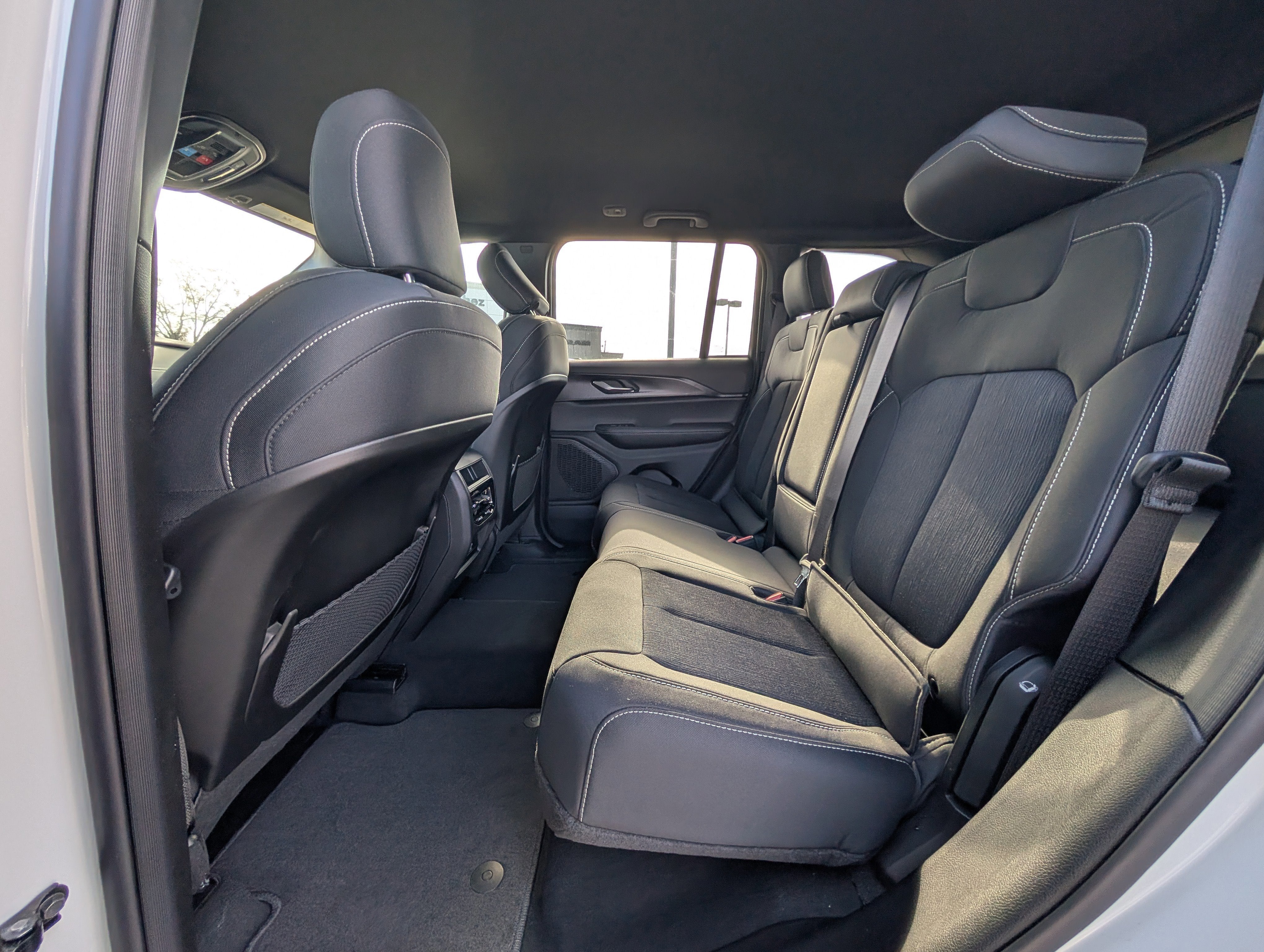 2025 Jeep Grand Cherokee GRAND CHEROKEE LAREDO 4X2