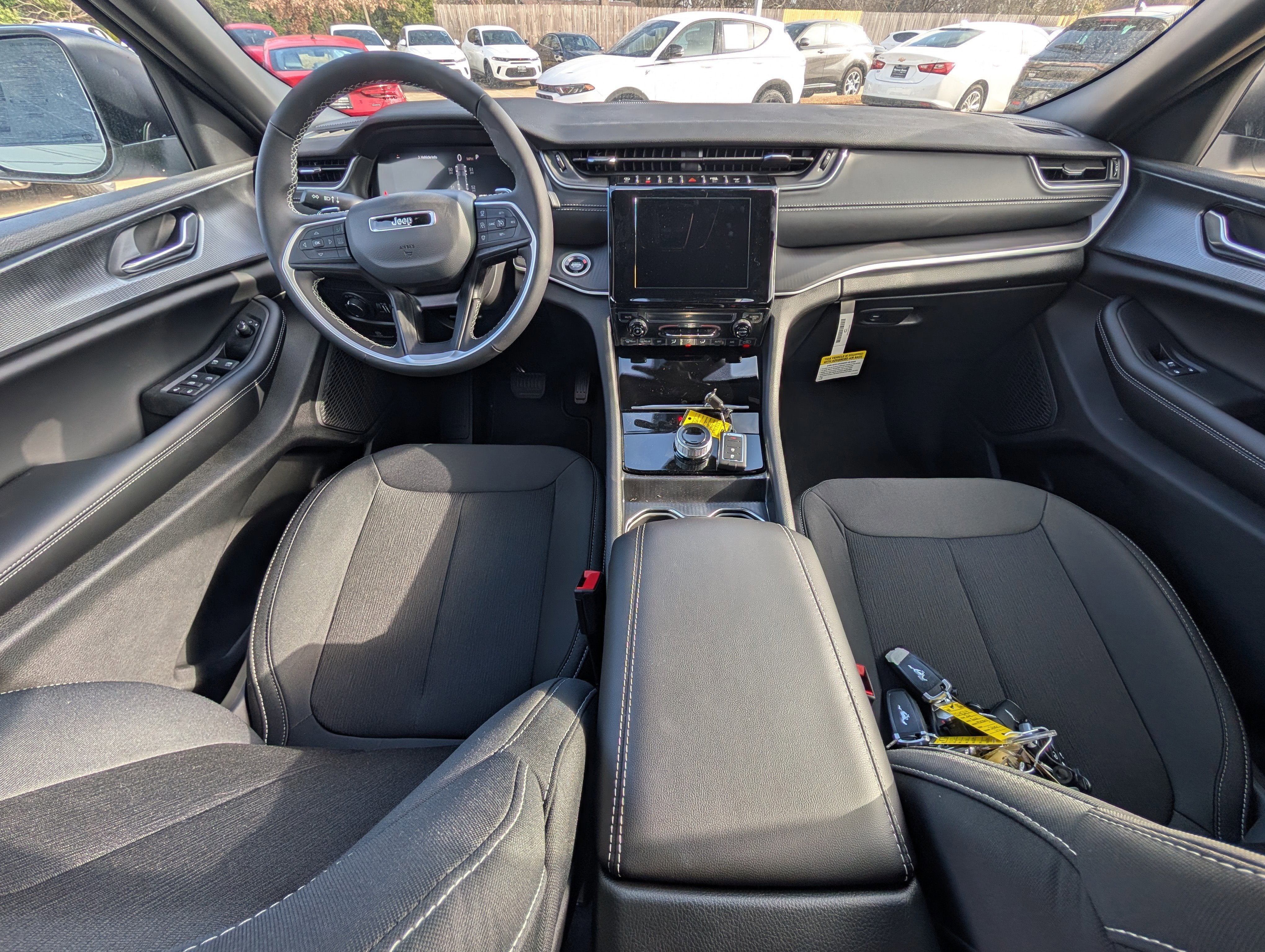 2025 Jeep Grand Cherokee GRAND CHEROKEE LAREDO 4X2