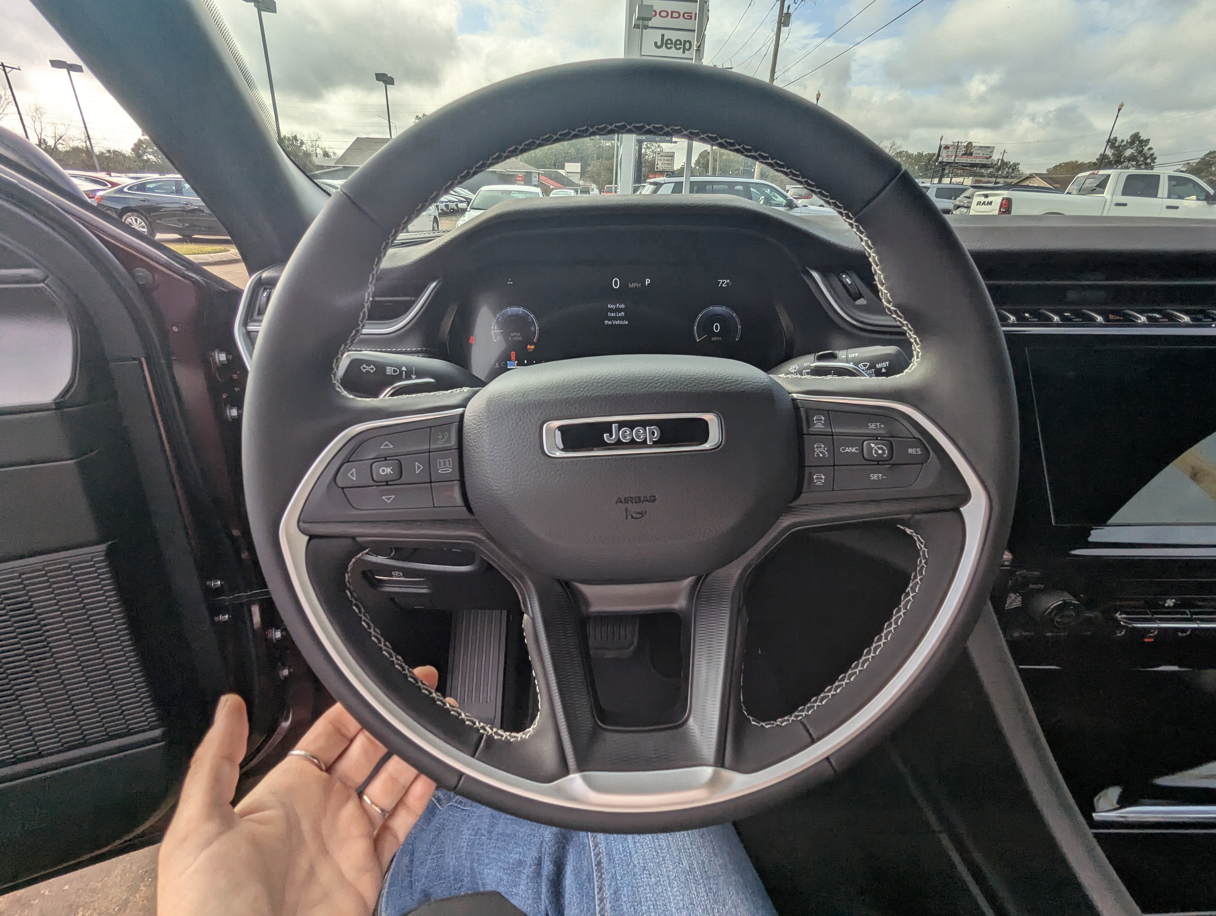 2025 Jeep Grand Cherokee GRAND CHEROKEE LAREDO 4X2