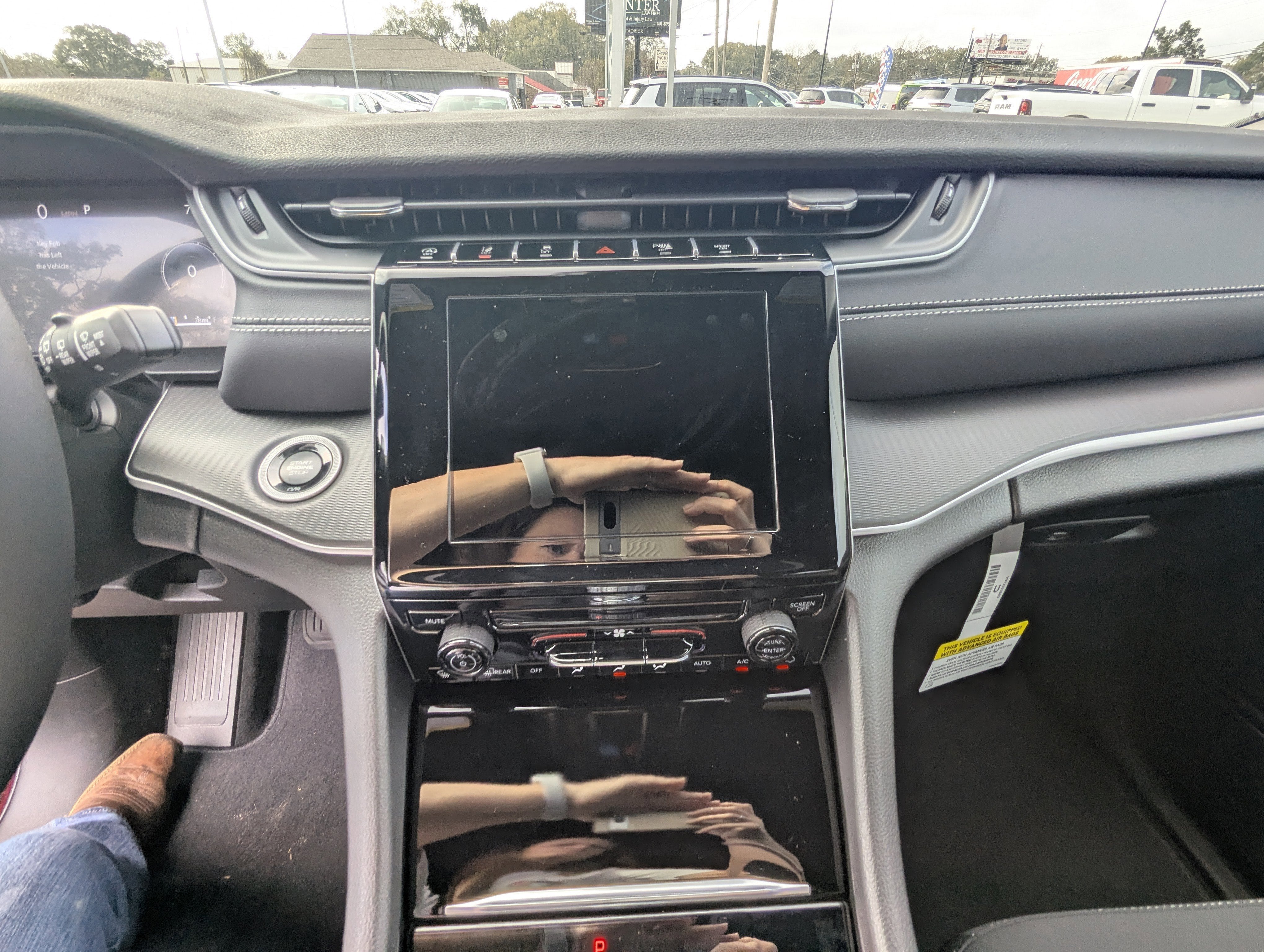 2025 Jeep Grand Cherokee GRAND CHEROKEE LAREDO 4X2