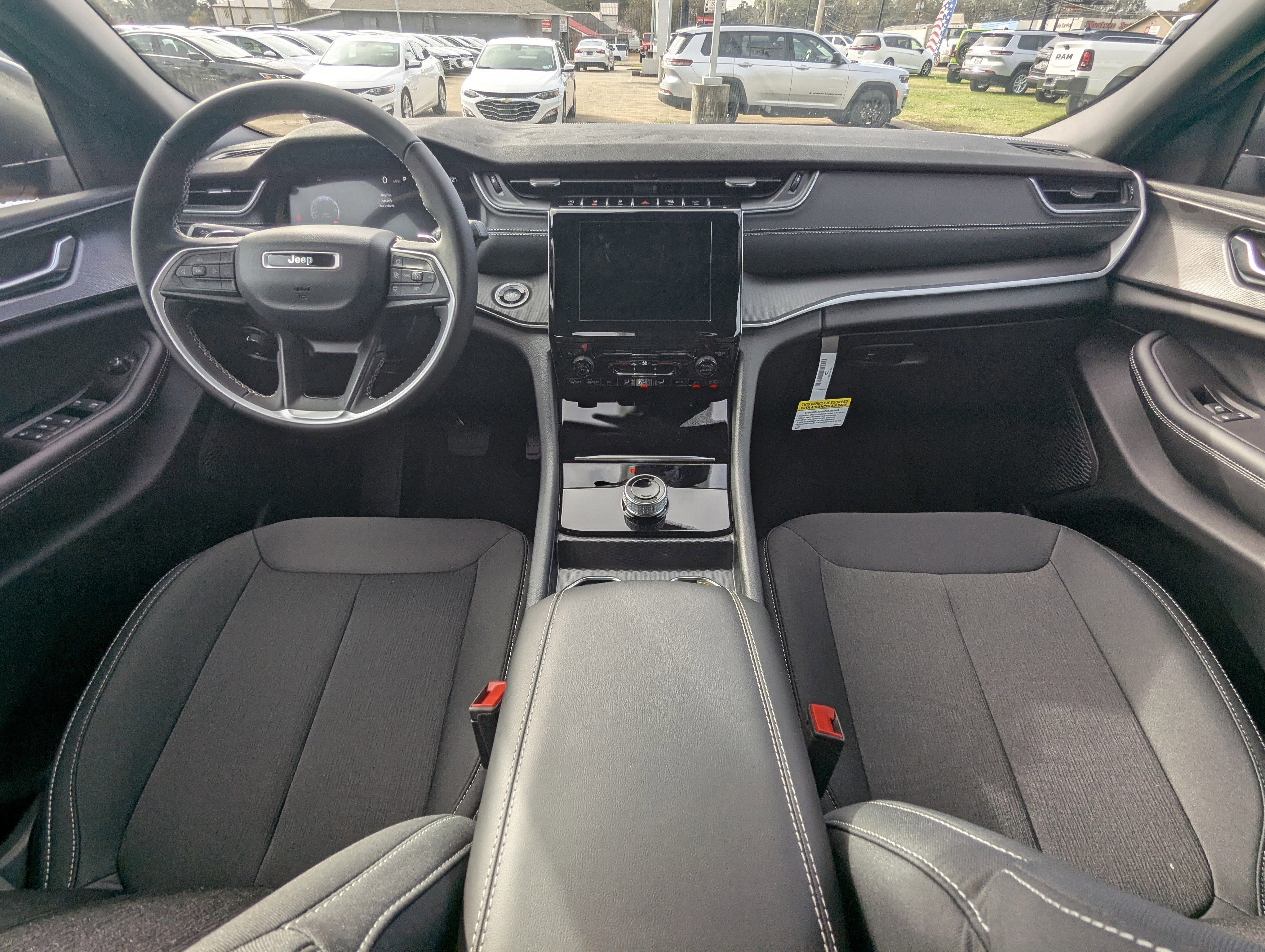 2025 Jeep Grand Cherokee GRAND CHEROKEE LAREDO 4X2