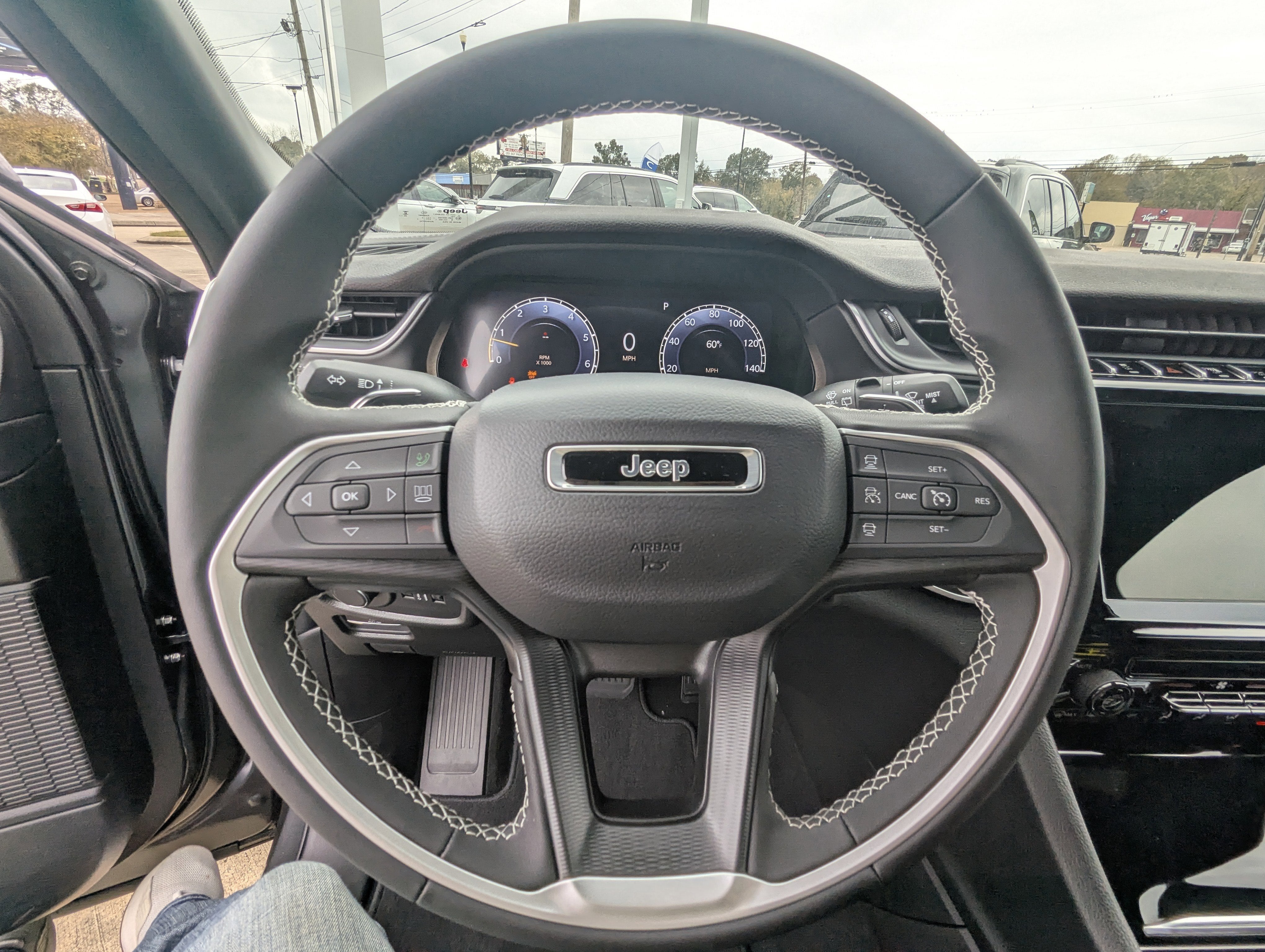 2025 Jeep Grand Cherokee GRAND CHEROKEE LAREDO 4X2