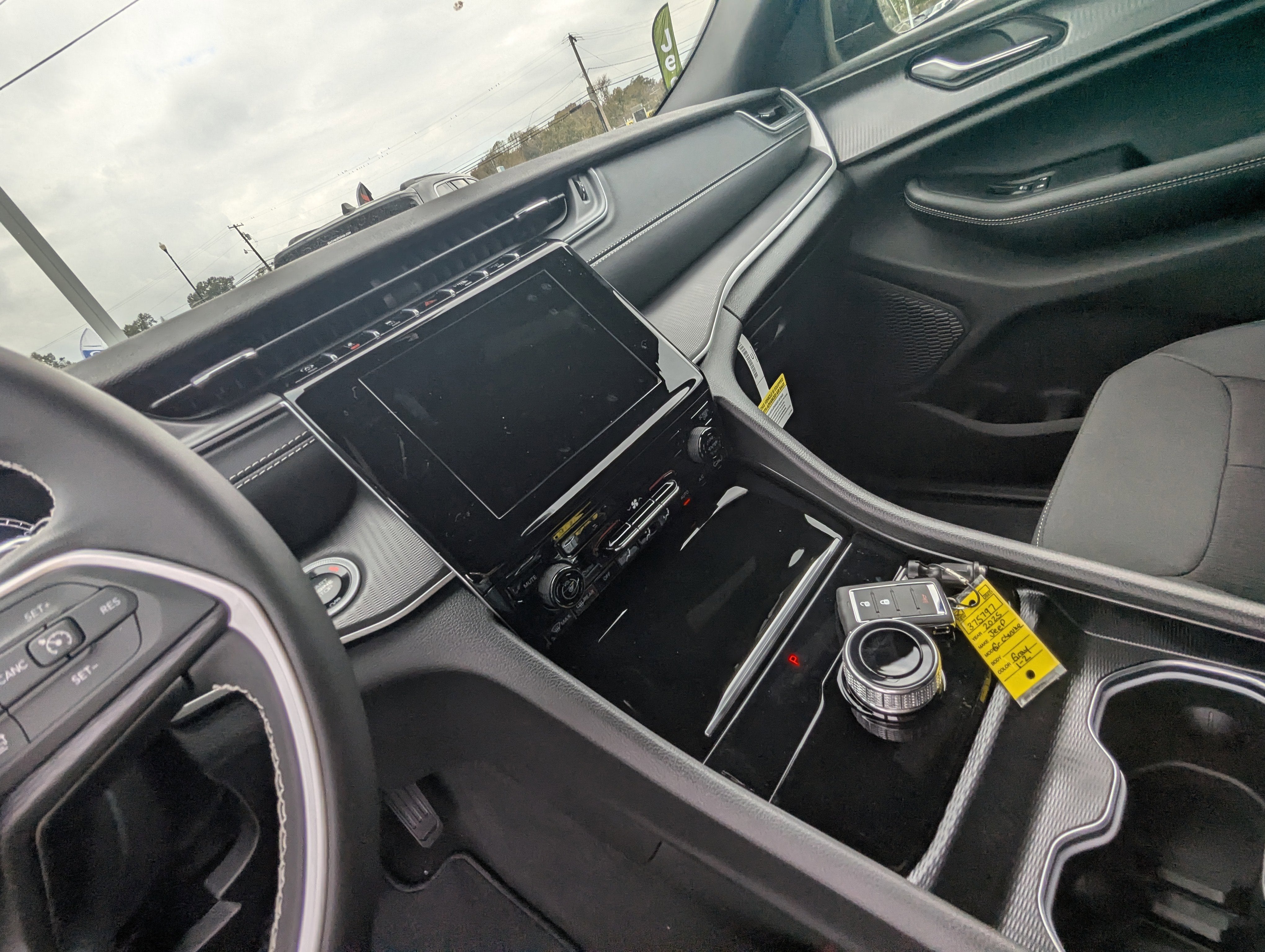 2025 Jeep Grand Cherokee GRAND CHEROKEE LAREDO 4X2