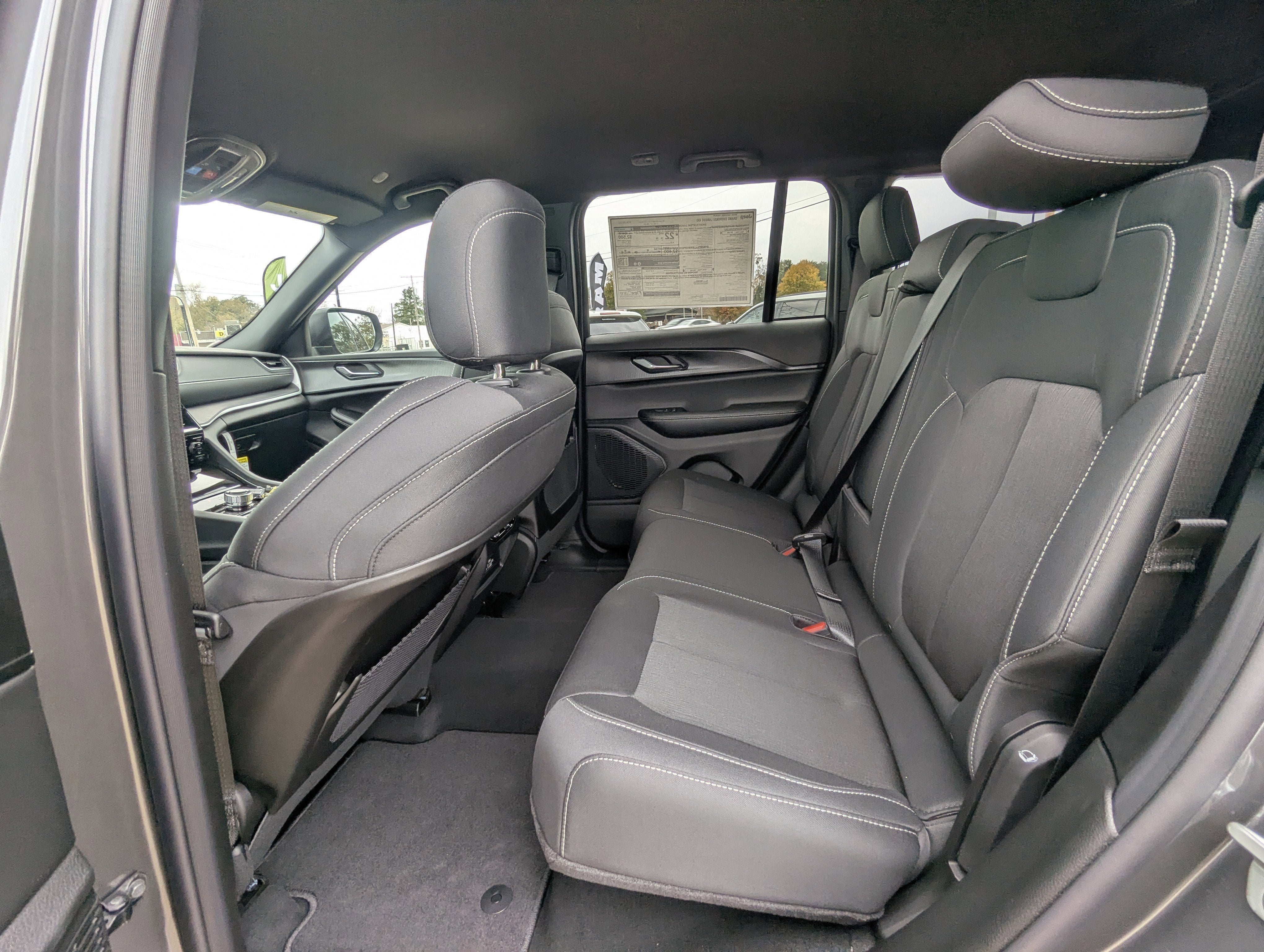 2025 Jeep Grand Cherokee GRAND CHEROKEE LAREDO 4X2