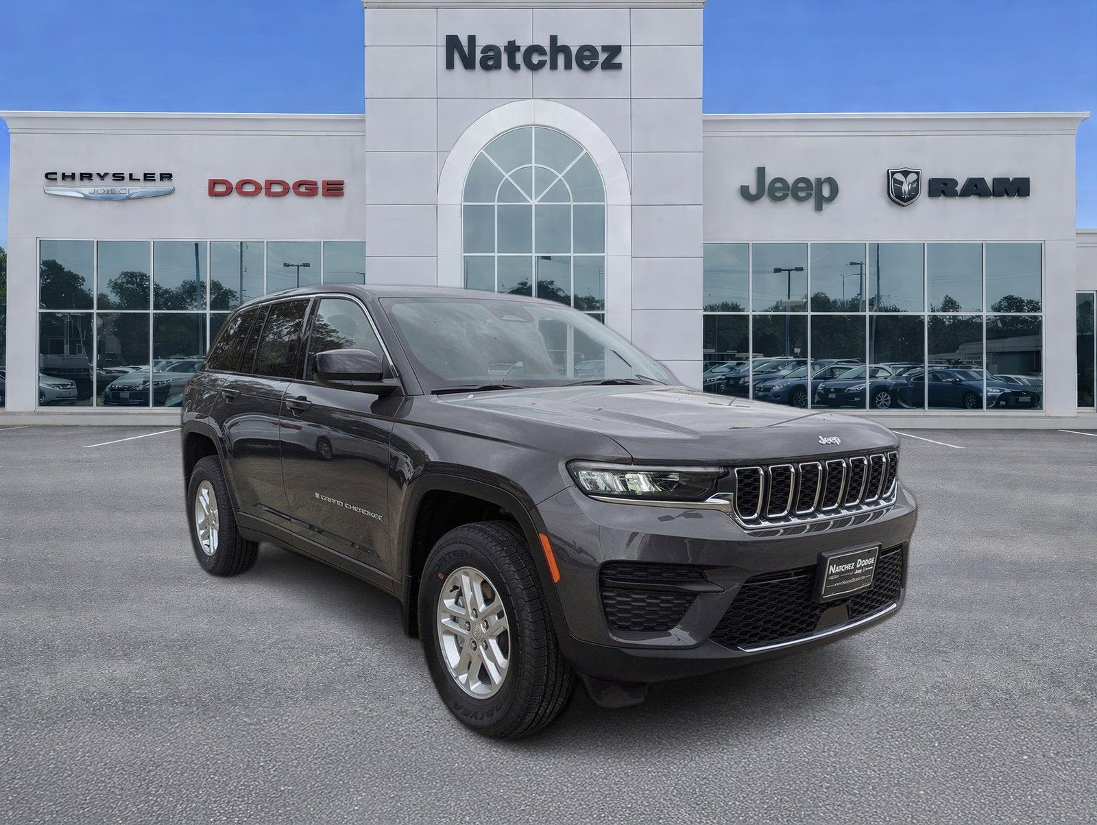 2025 Jeep Grand Cherokee GRAND CHEROKEE LAREDO 4X2