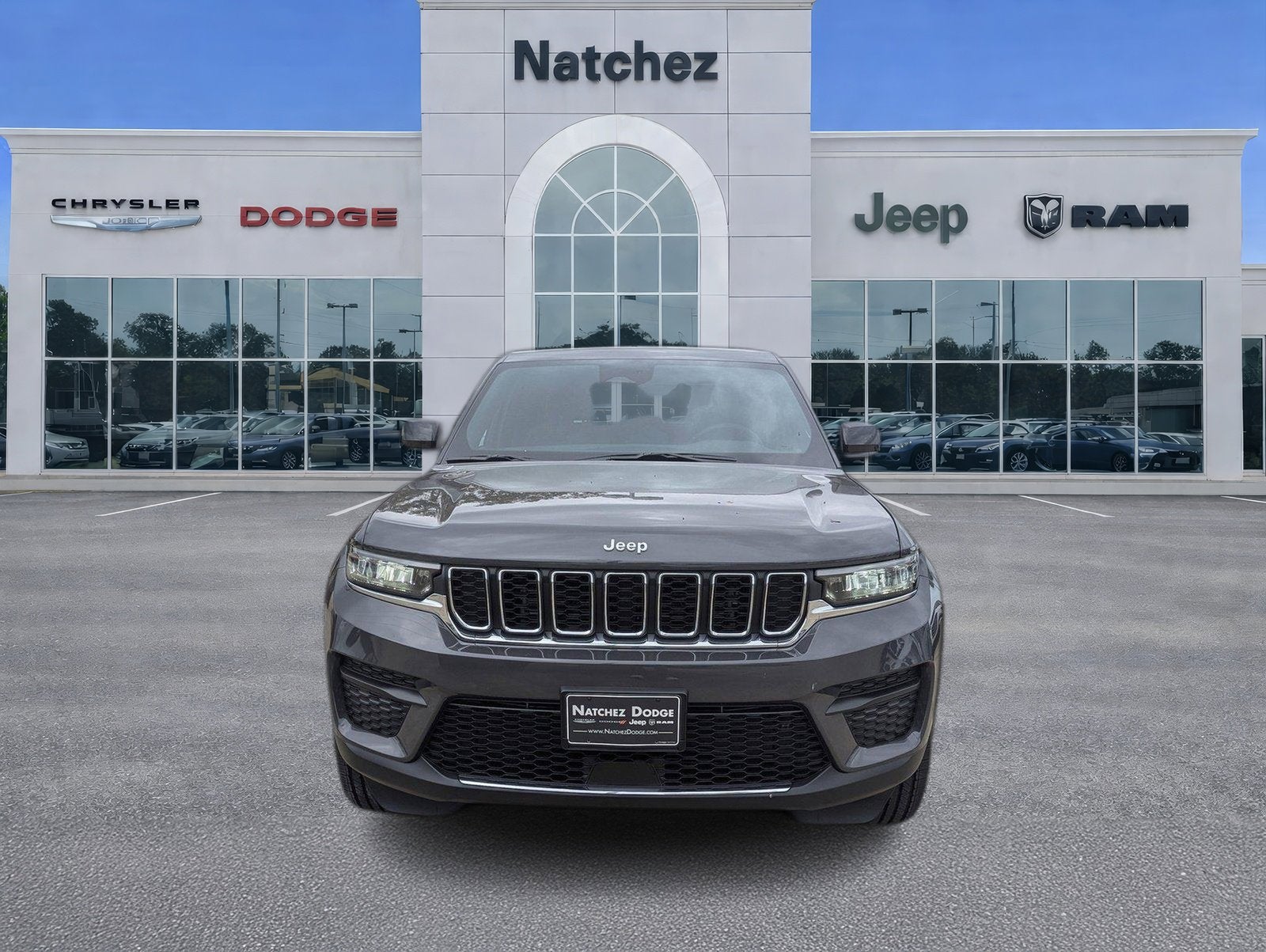 2025 Jeep Grand Cherokee GRAND CHEROKEE LAREDO 4X2