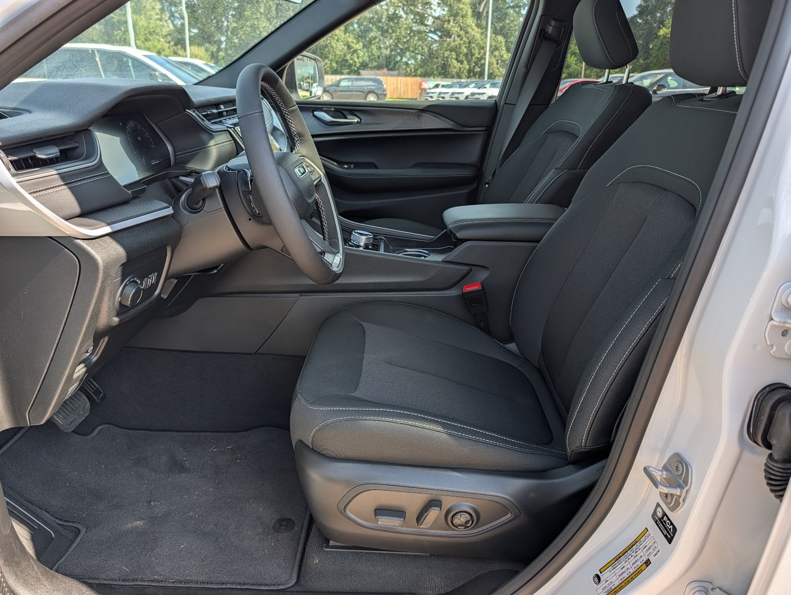 2026 Jeep Grand Cherokee GRAND CHEROKEE LAREDO X 4X4