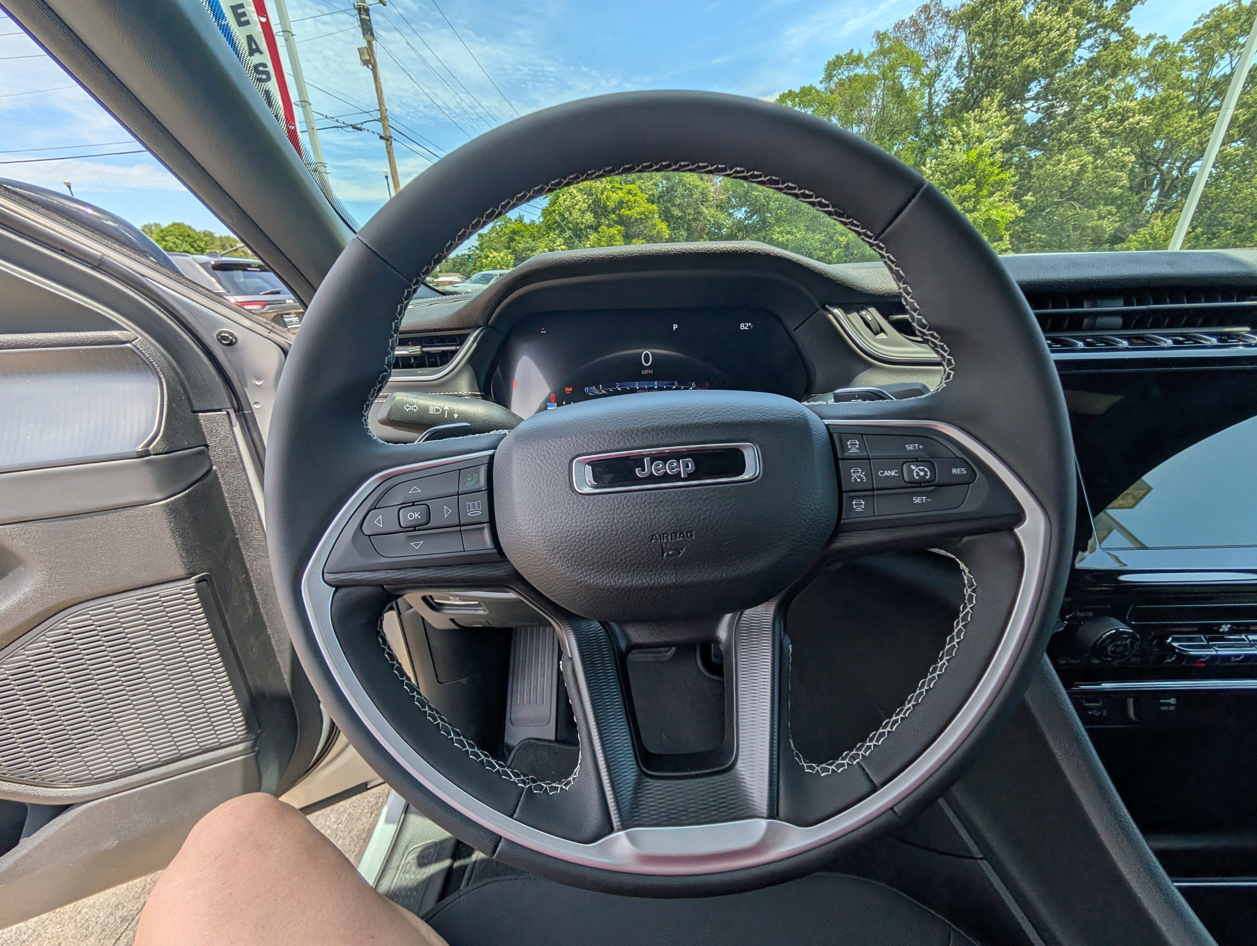 2026 Jeep Grand Cherokee GRAND CHEROKEE L LAREDO 4X2