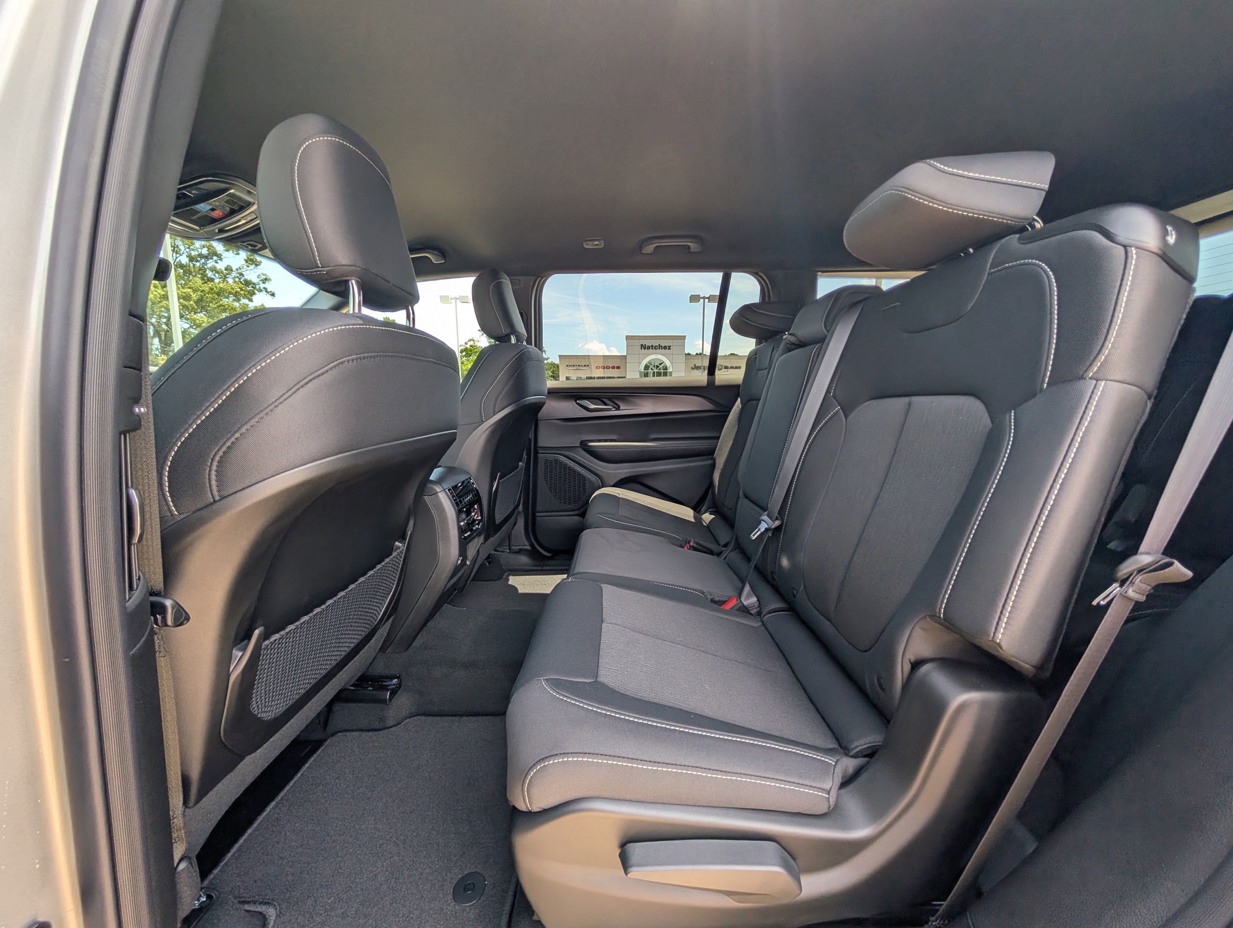 2026 Jeep Grand Cherokee GRAND CHEROKEE L LAREDO 4X2