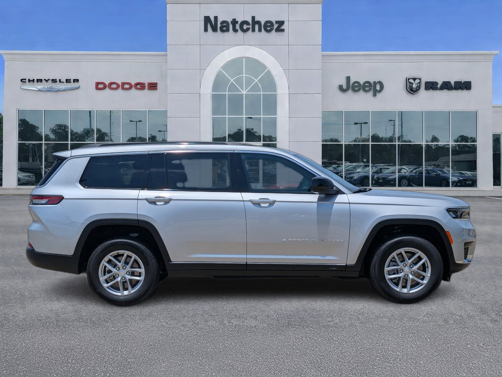 2026 Jeep Grand Cherokee GRAND CHEROKEE L LAREDO 4X2