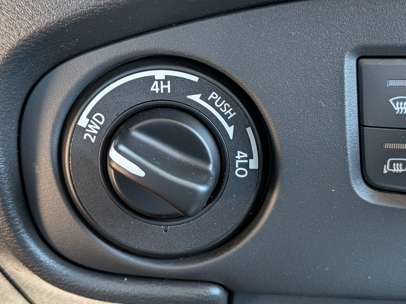 2024 Nissan Frontier SL