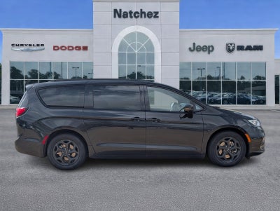 2024 Chrysler Pacifica Hybrid Select