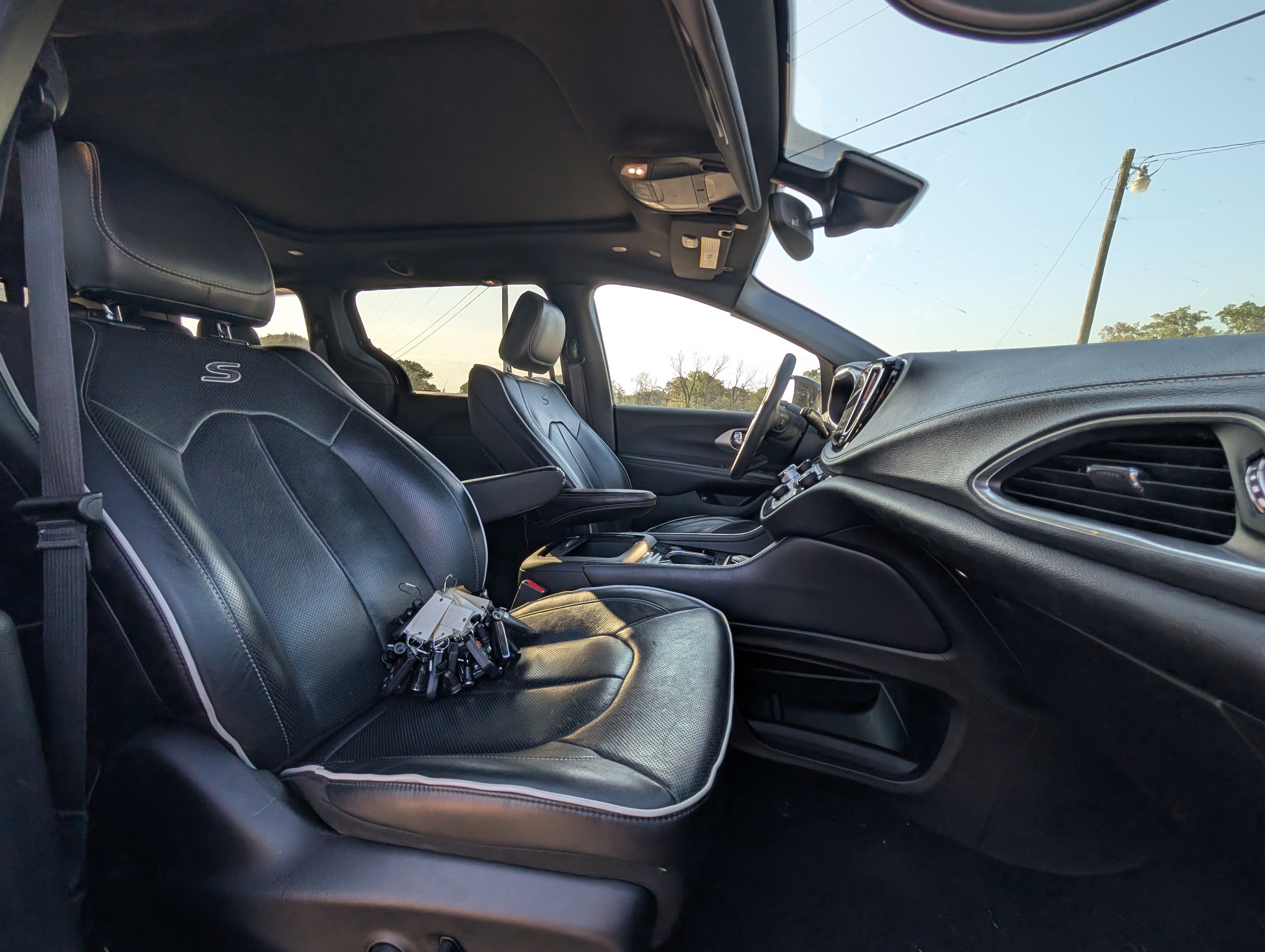 2024 Chrysler Pacifica Hybrid Select