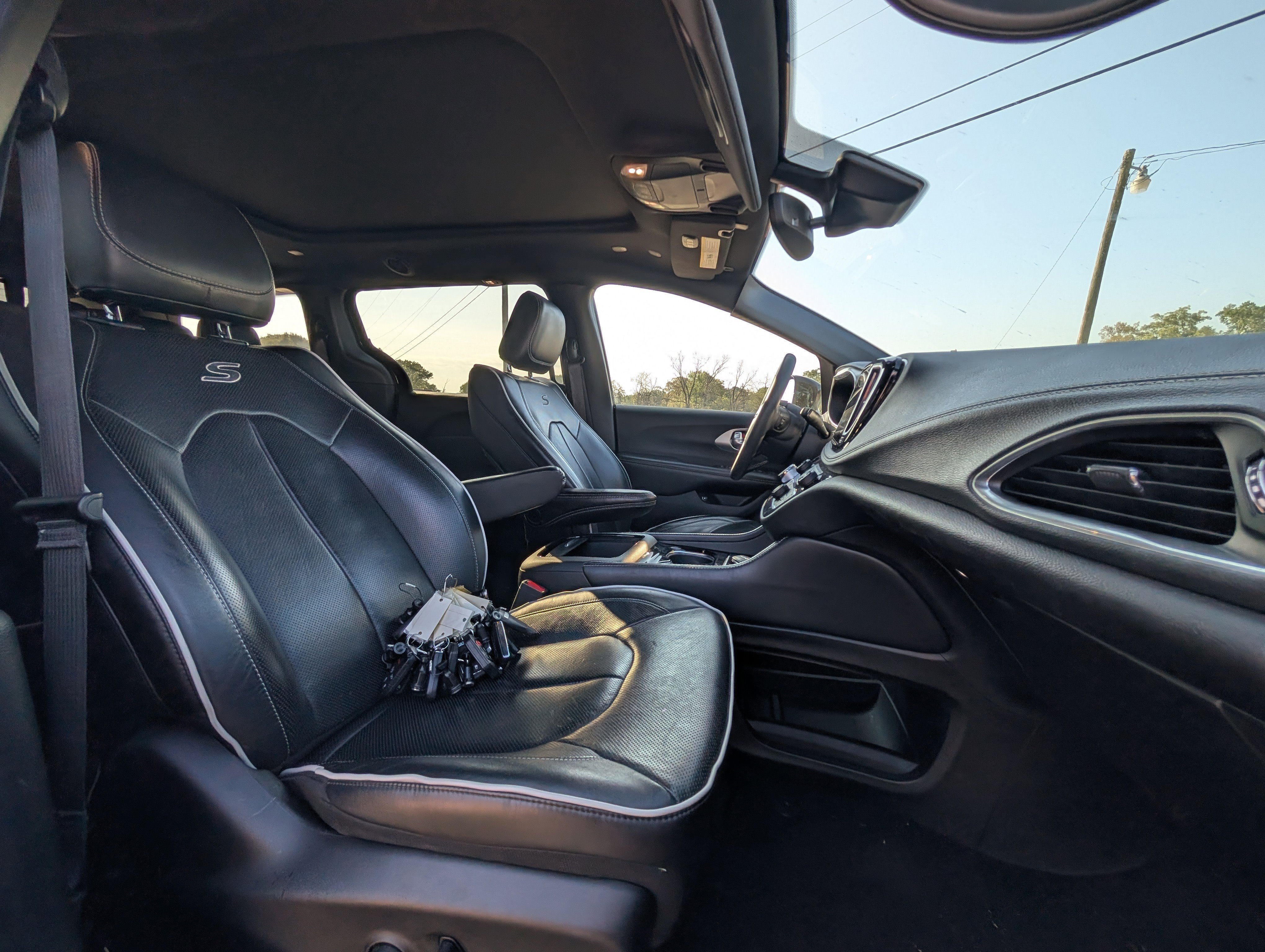 2024 Chrysler Pacifica Hybrid Select