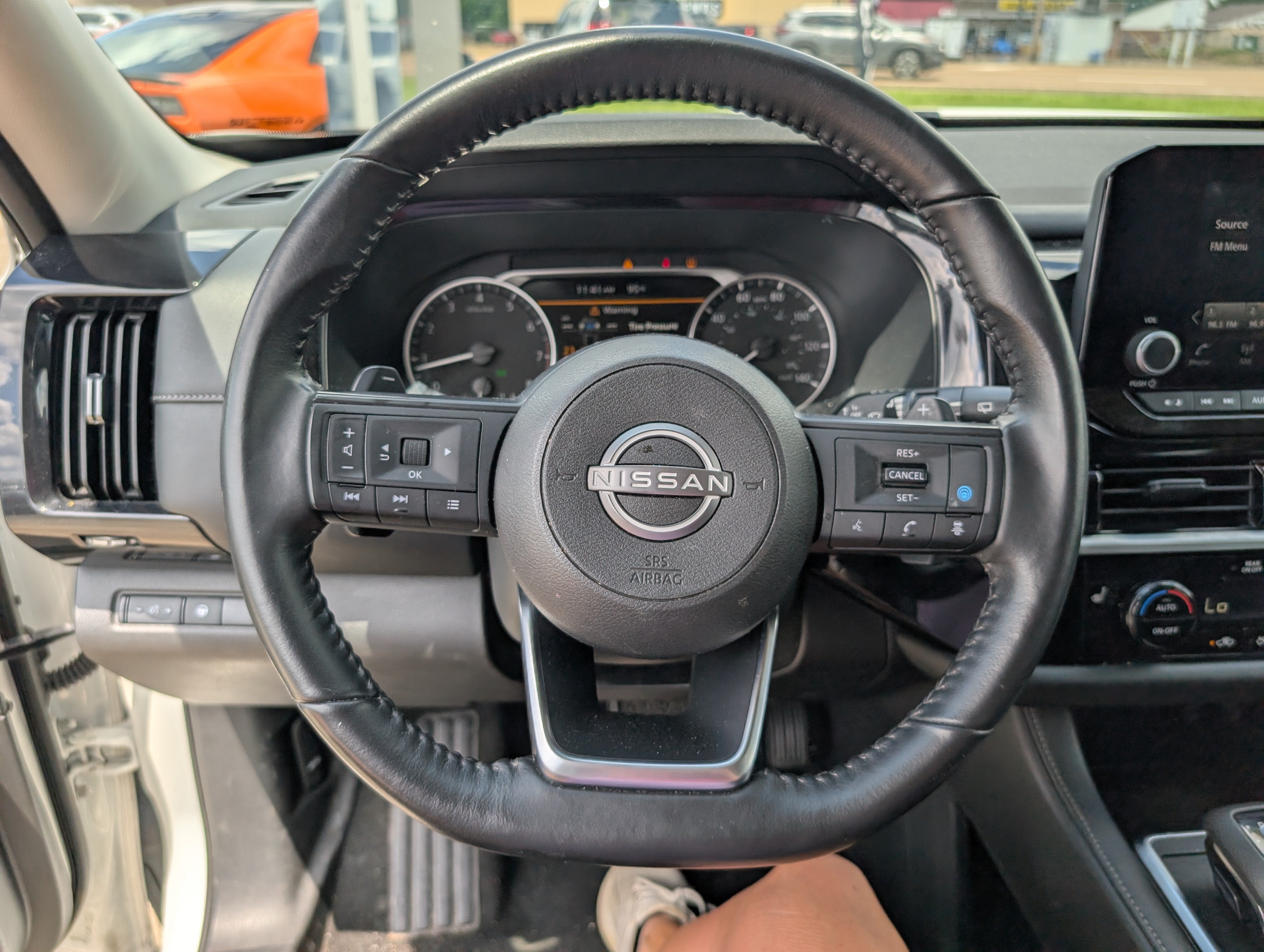 2024 Nissan Pathfinder SV