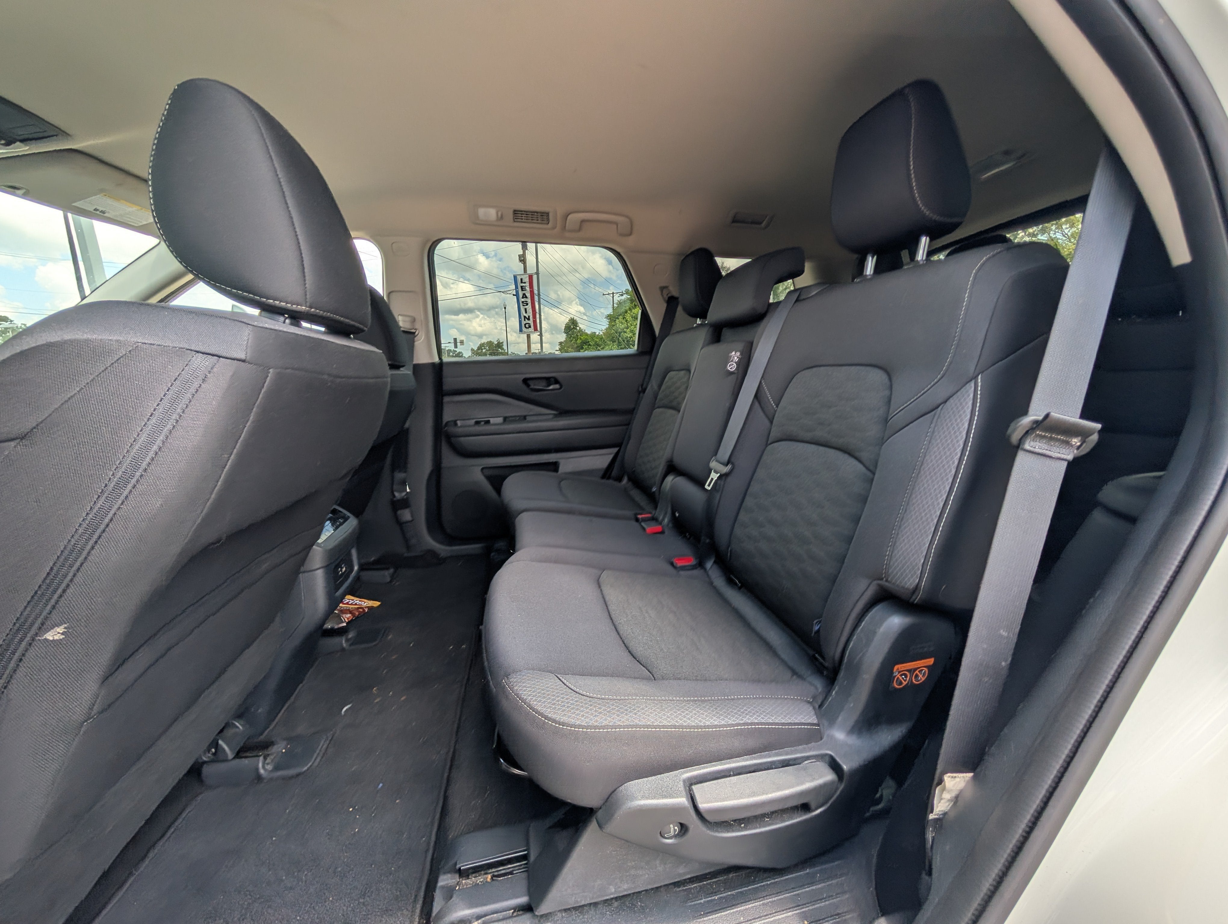 2024 Nissan Pathfinder SV