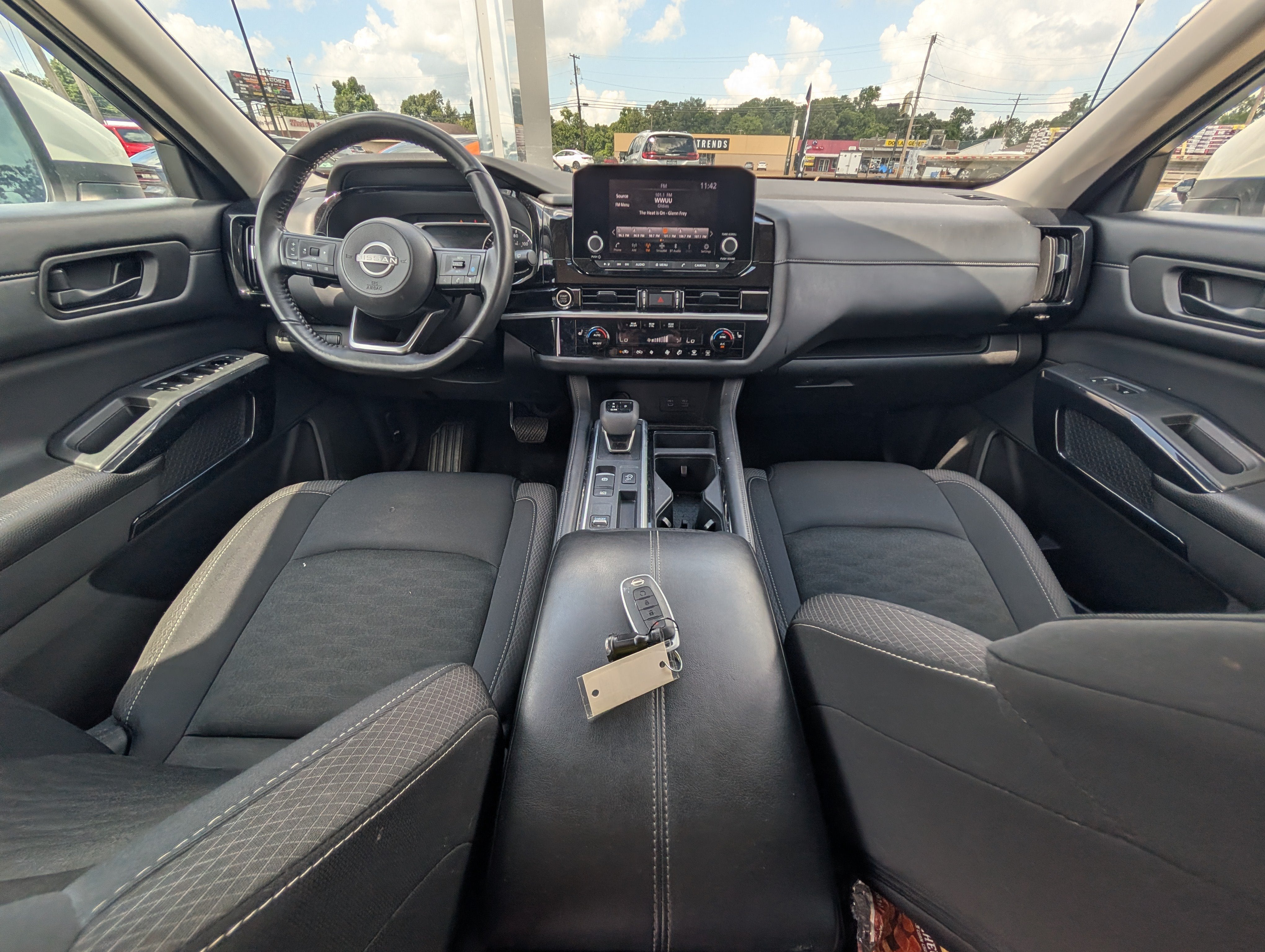 2024 Nissan Pathfinder SV
