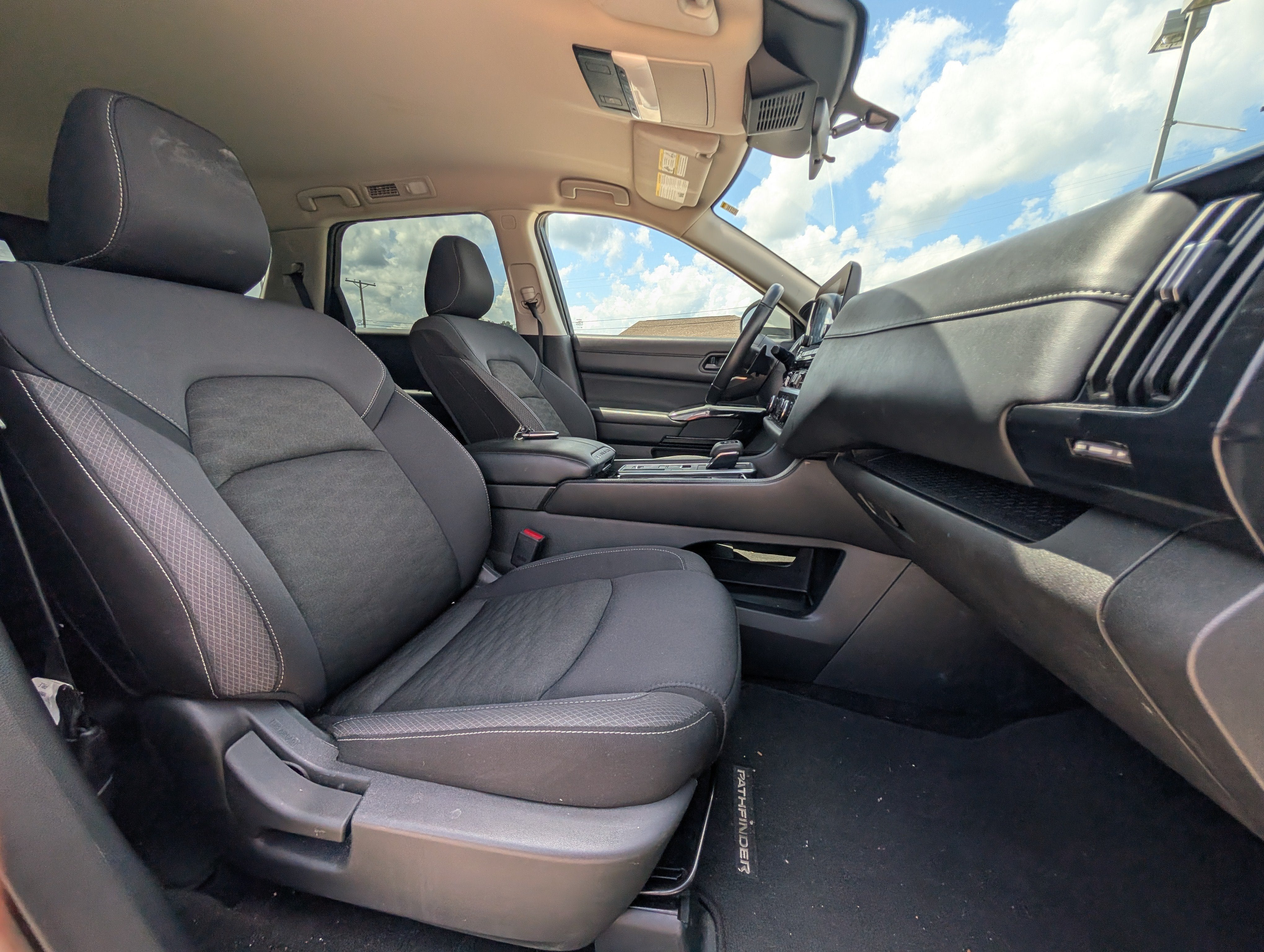 2024 Nissan Pathfinder SV