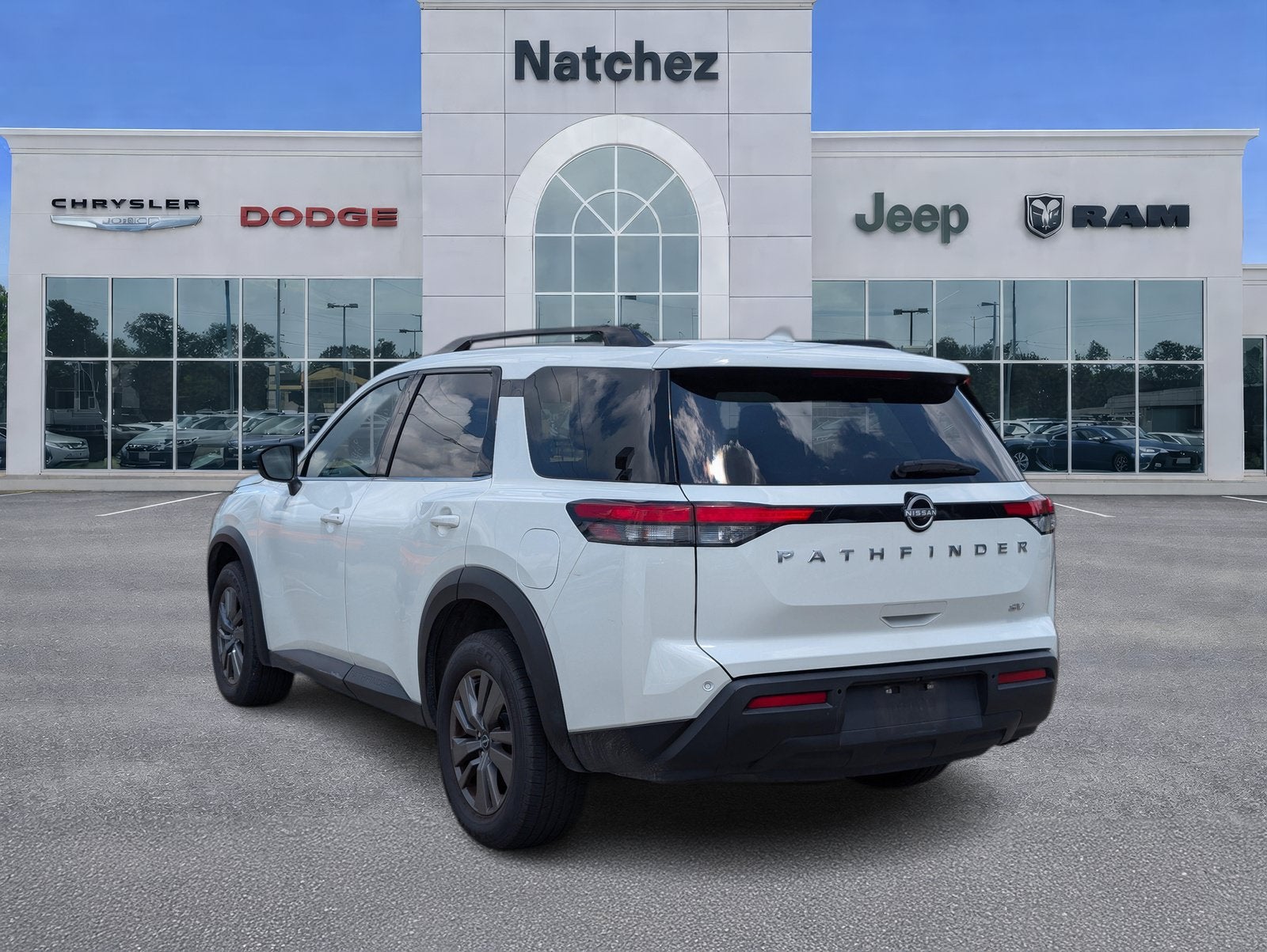 2024 Nissan Pathfinder SV