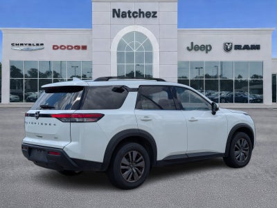 2024 Nissan Pathfinder SV