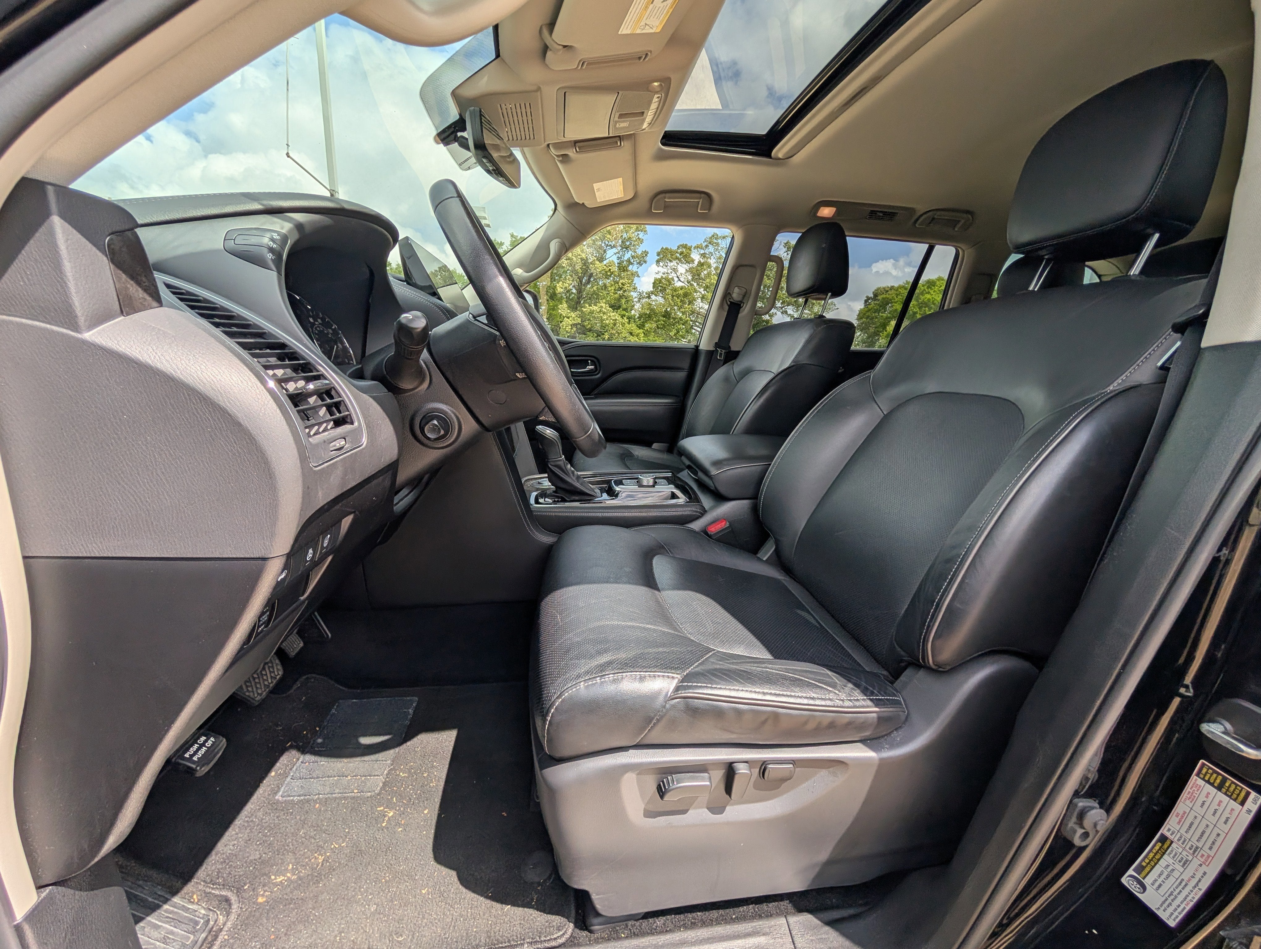 2023 INFINITI QX80 LUXE