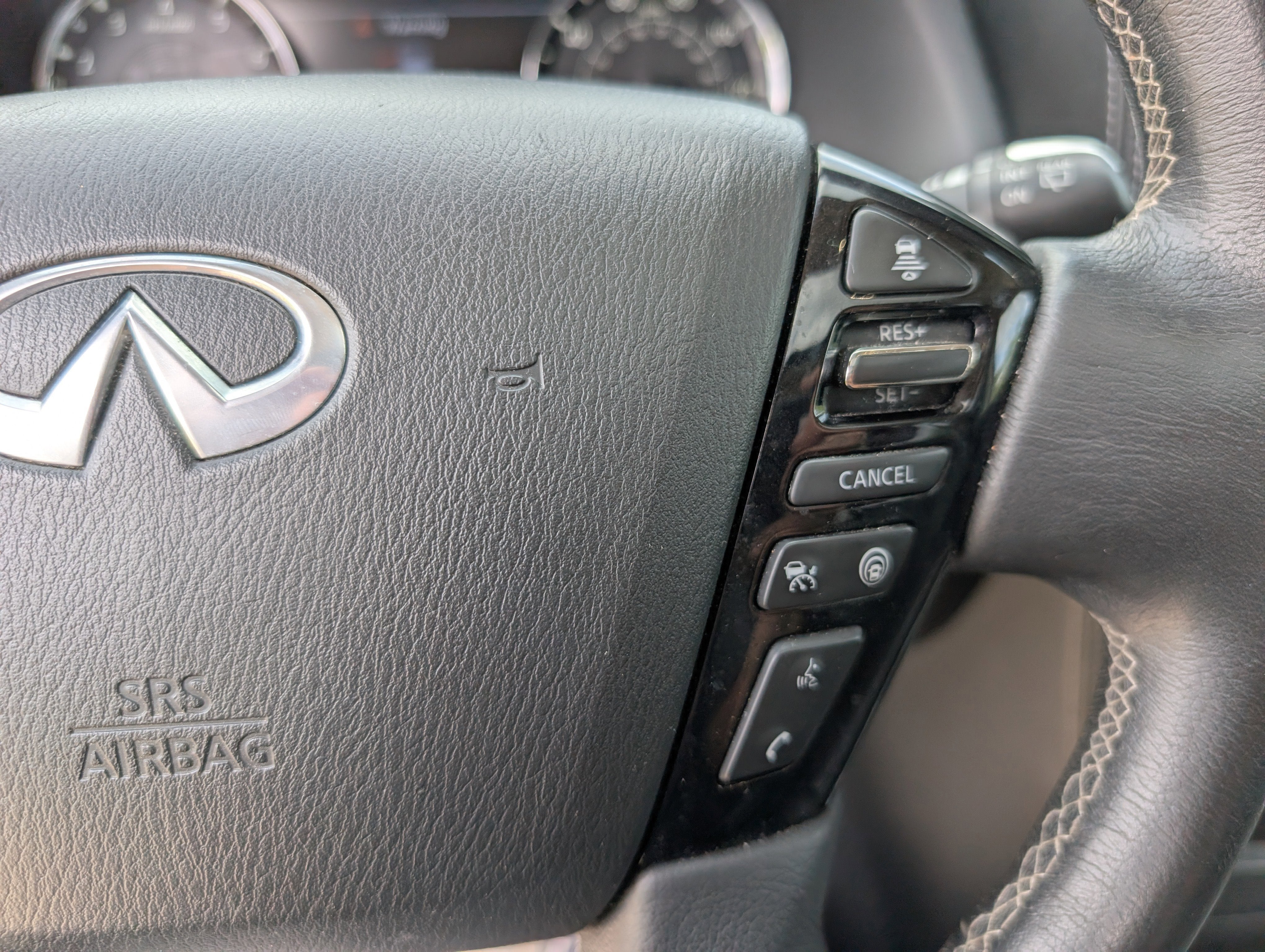 2023 INFINITI QX80 LUXE