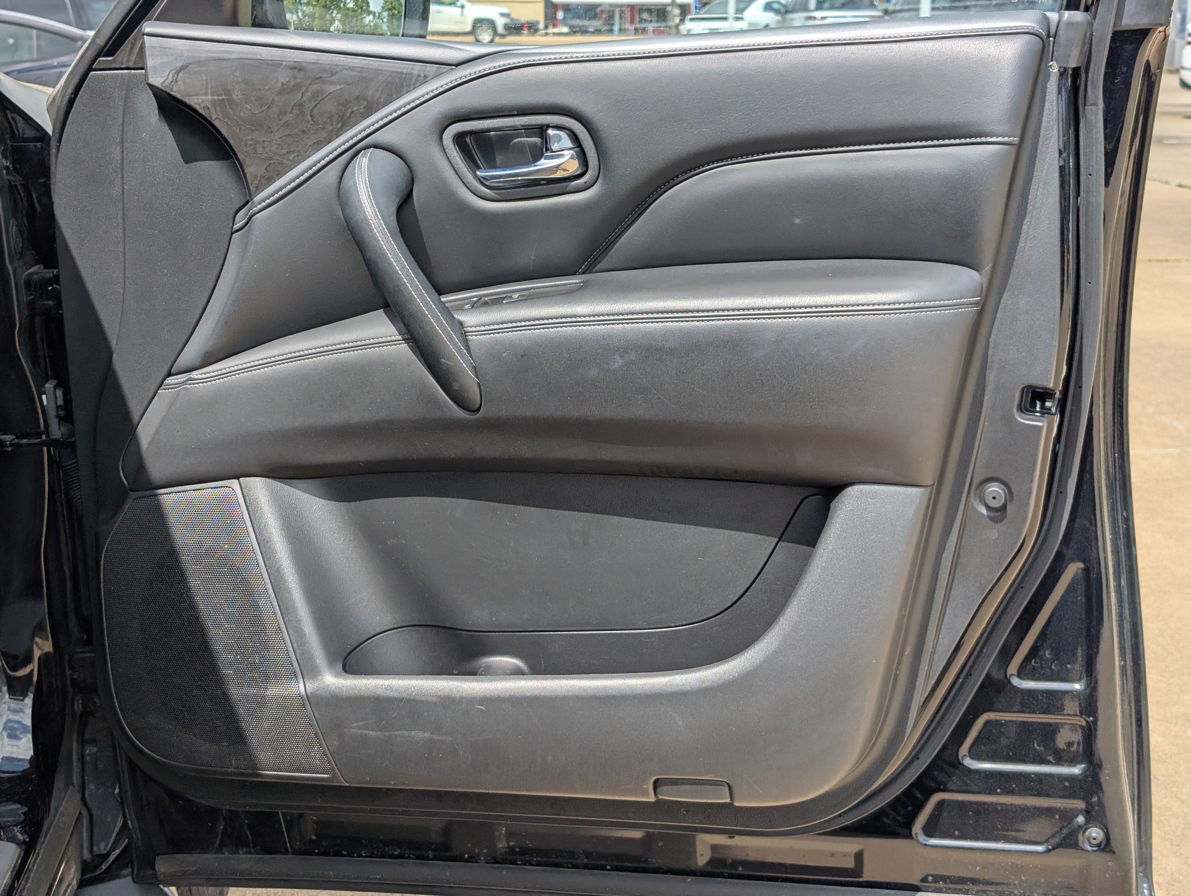 2023 INFINITI QX80 LUXE