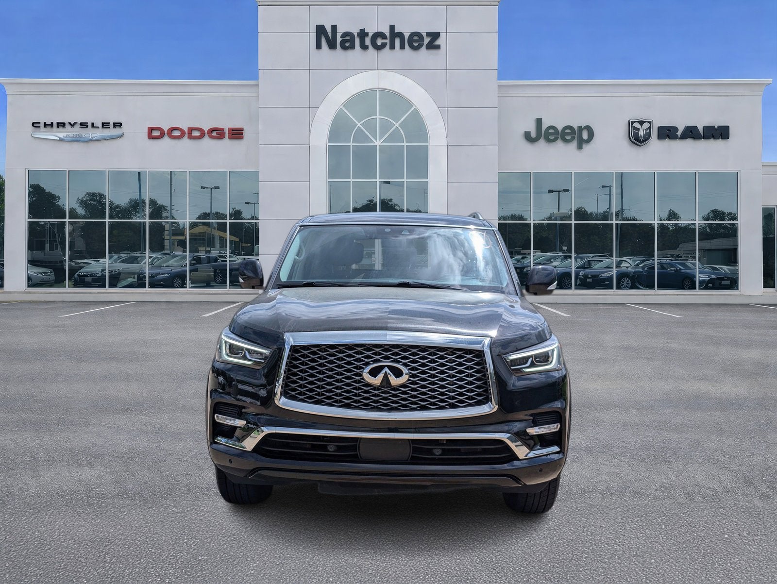 2023 INFINITI QX80 LUXE