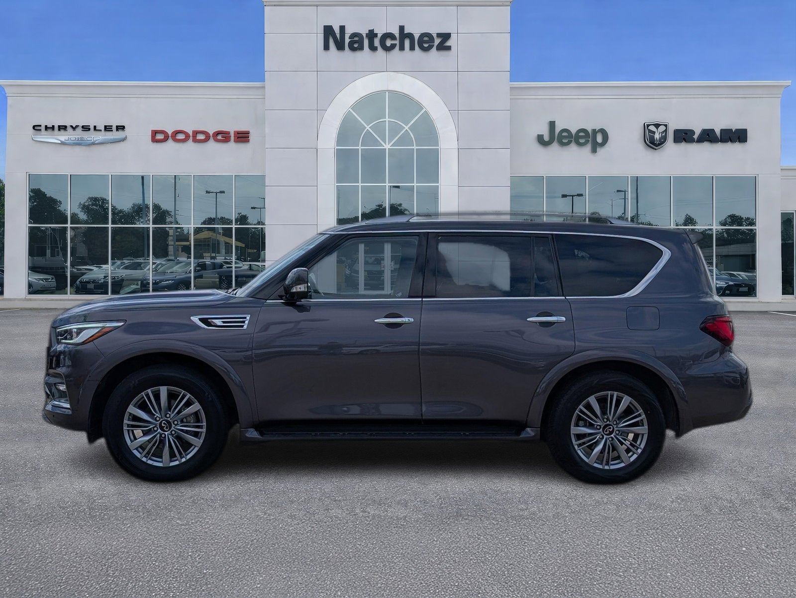 2024 INFINITI QX80 LUXE